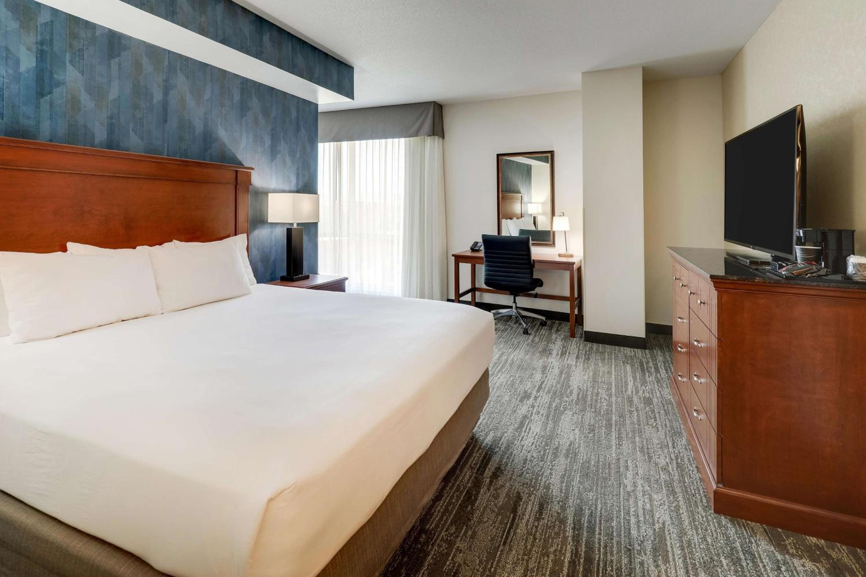Deluxe Room - Photo 6