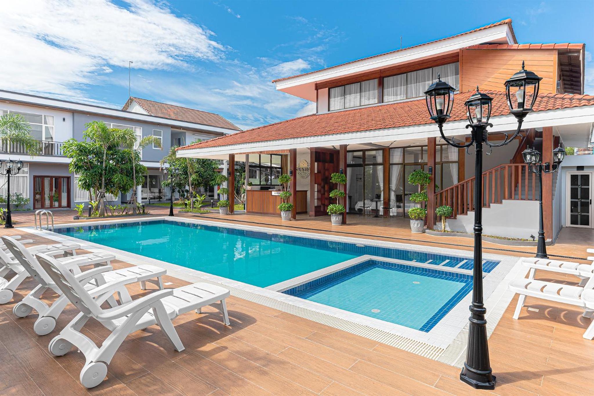 Deluxe Double with Pool View - Photo 5