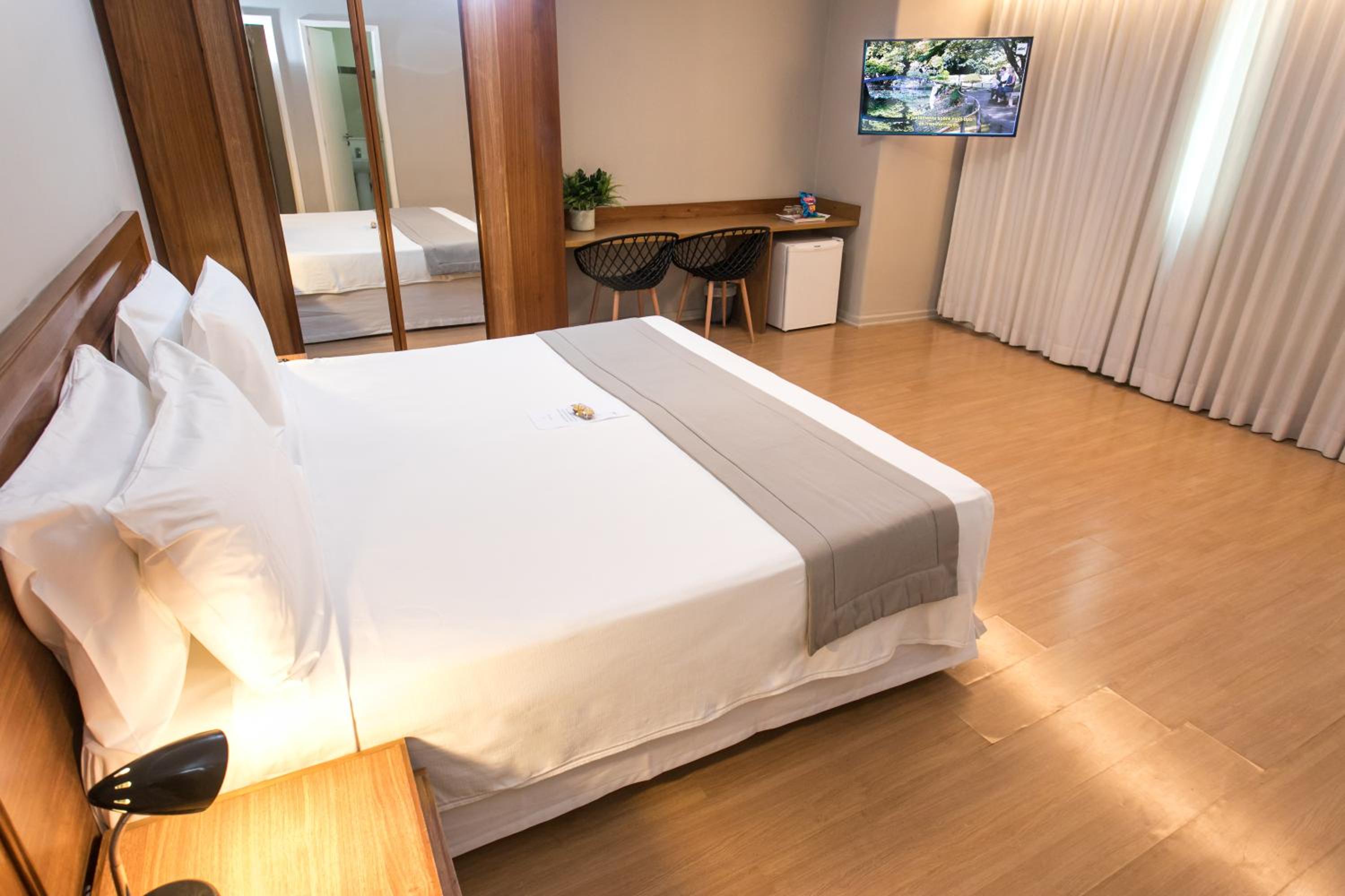 Standard King Room photo 1