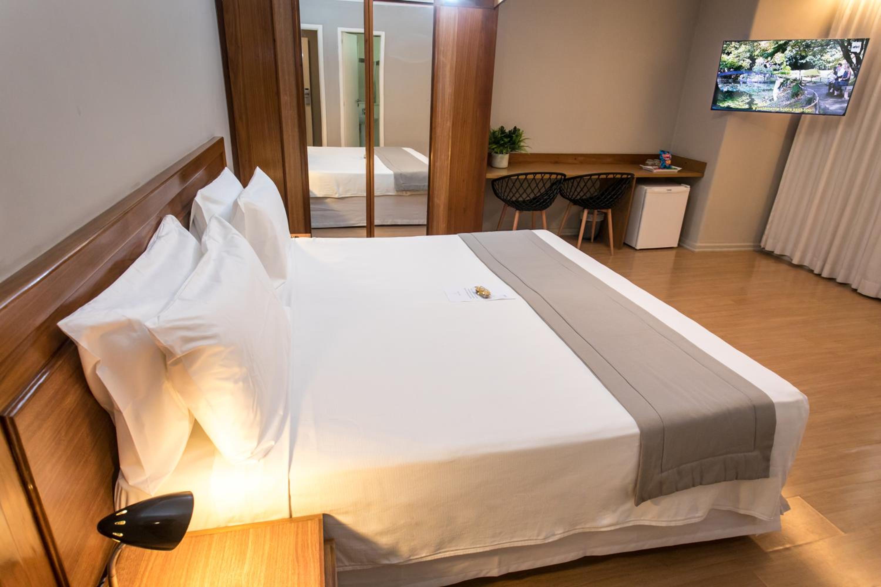 Deluxe King Room photo 3