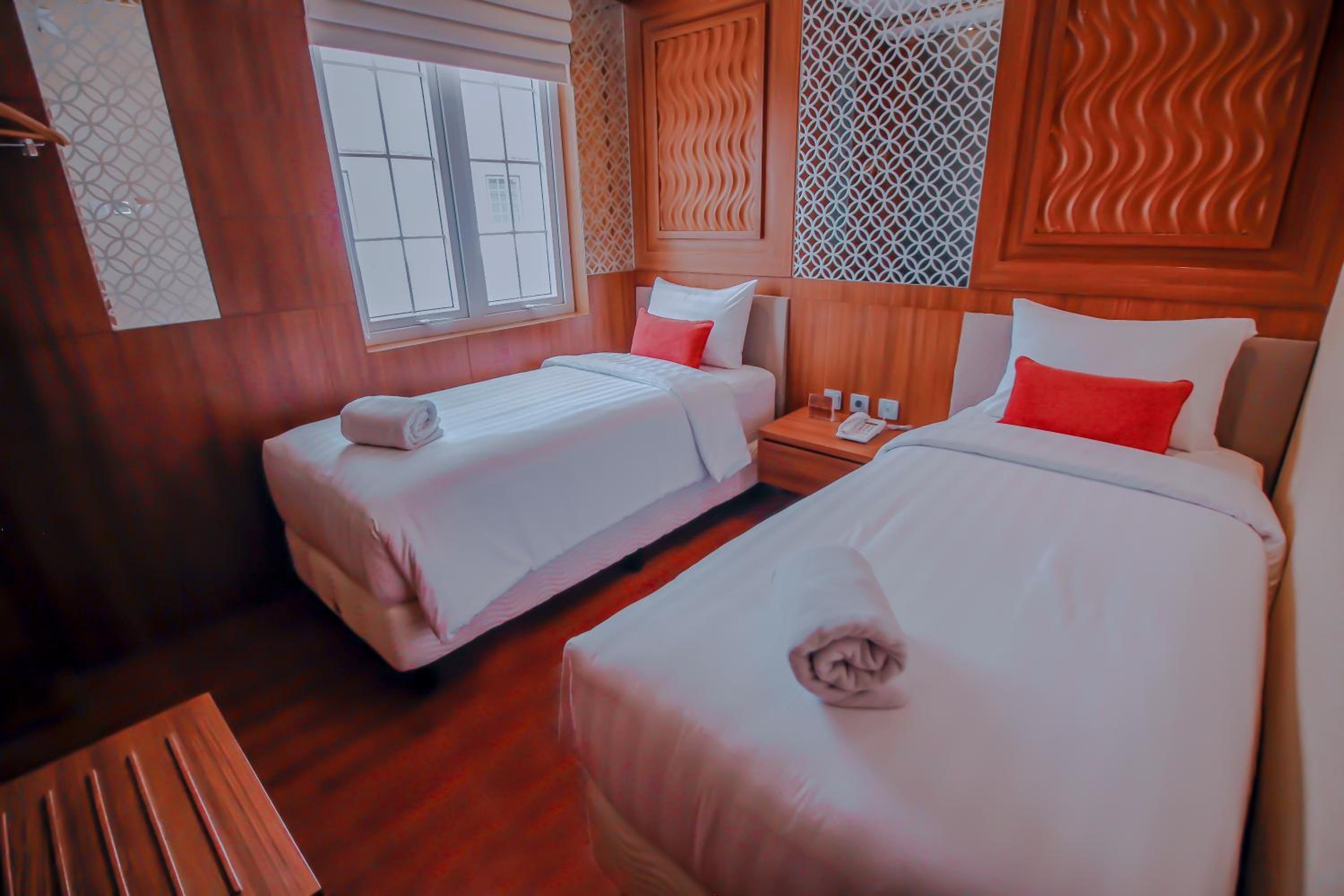 Standard Twin Room - Photo 1