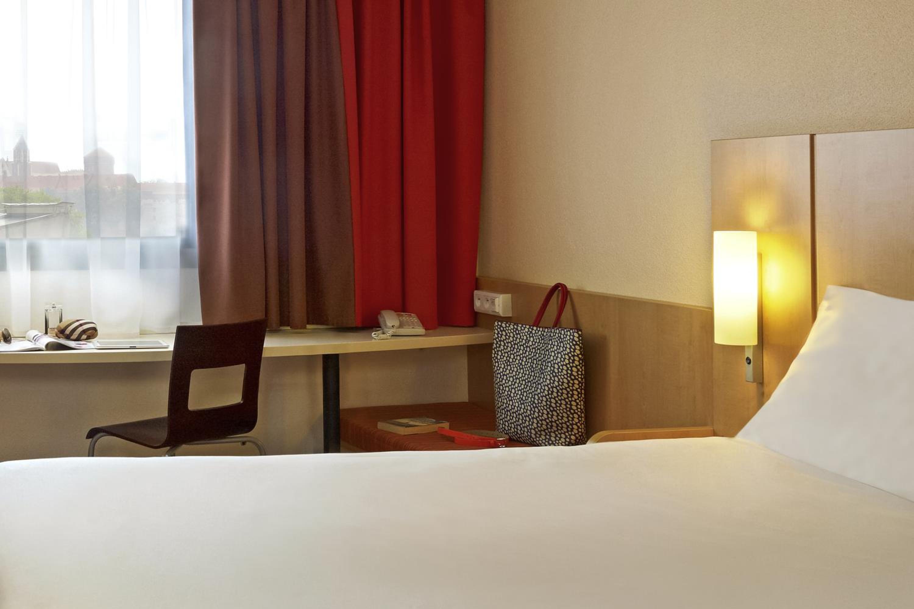 Twin Room with Extra Bed - Photo 4
