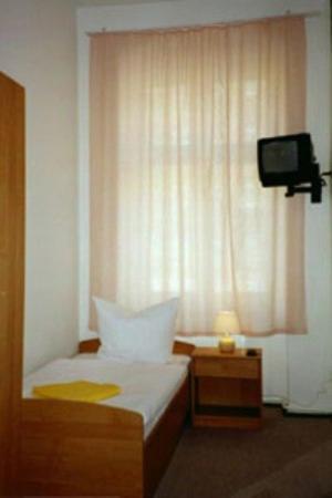 Single Room with Shared Bathroom photo 1