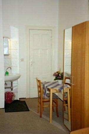 Single Room with Shared Bathroom photo 2
