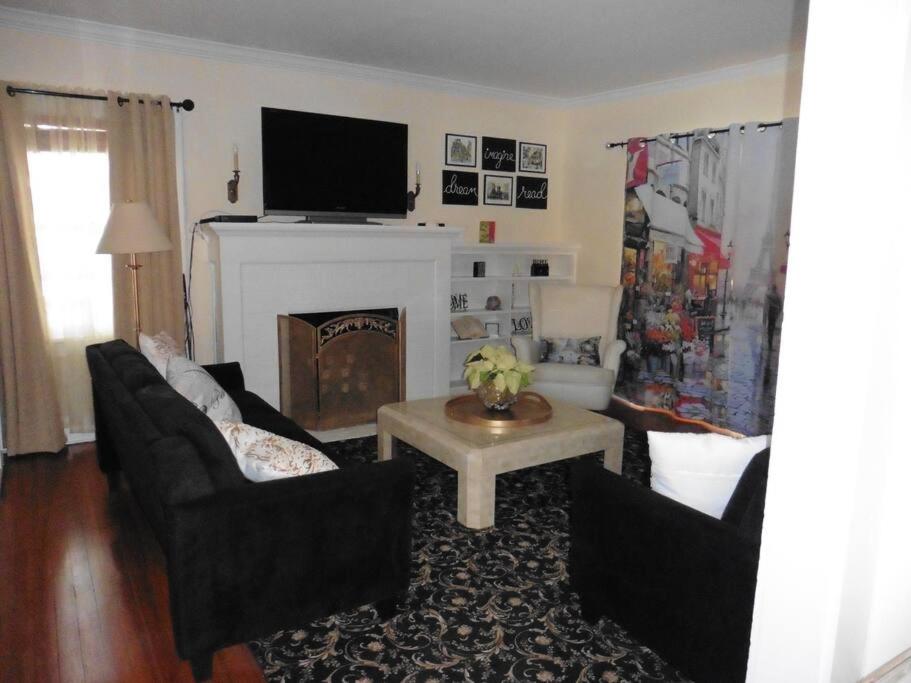 Three-Bedroom House photo 2