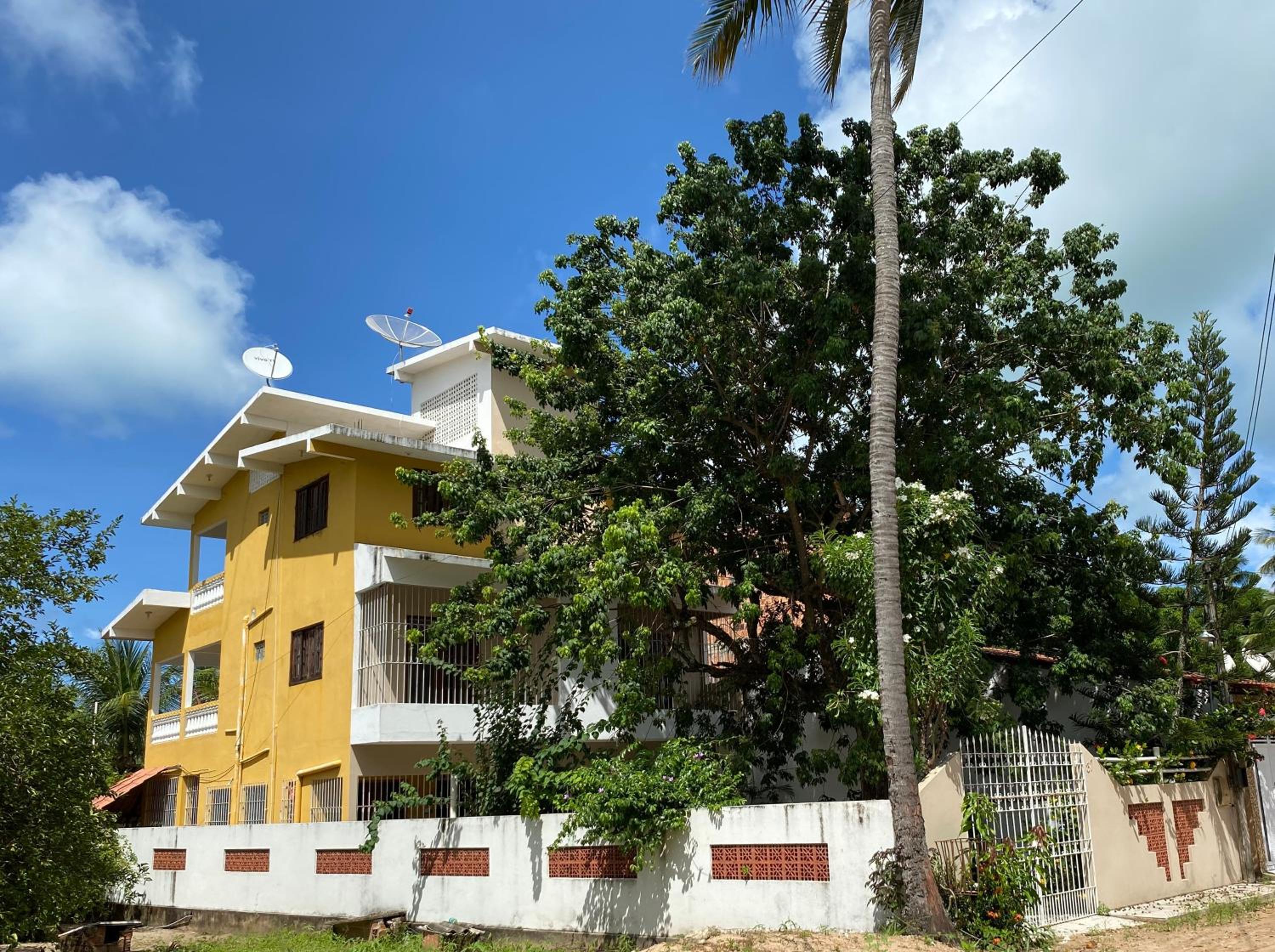 Six-Bedroom House photo 2