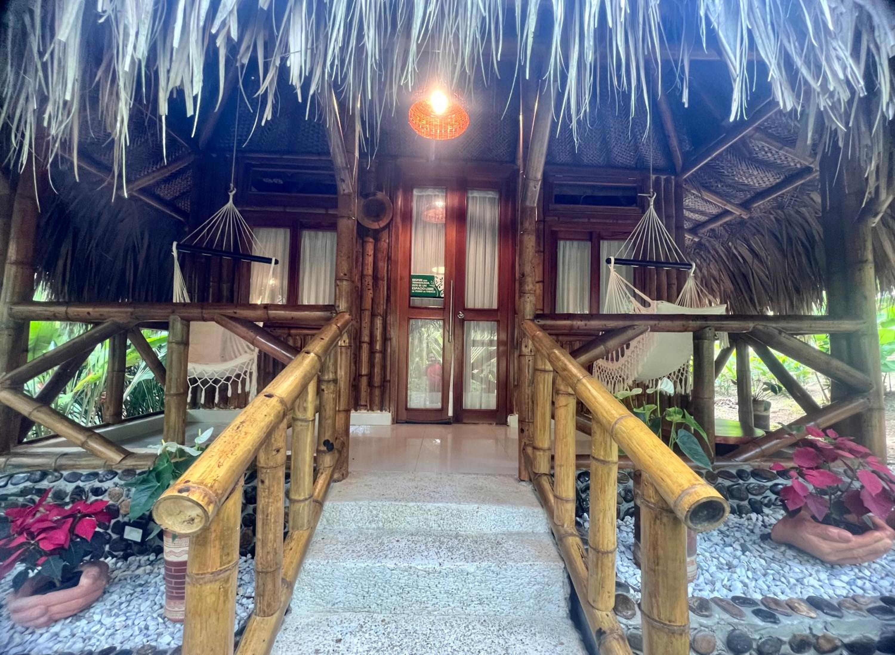 Deluxe Bungalow photo 2