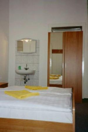 Triple Room with Shared Bathroom photo 1