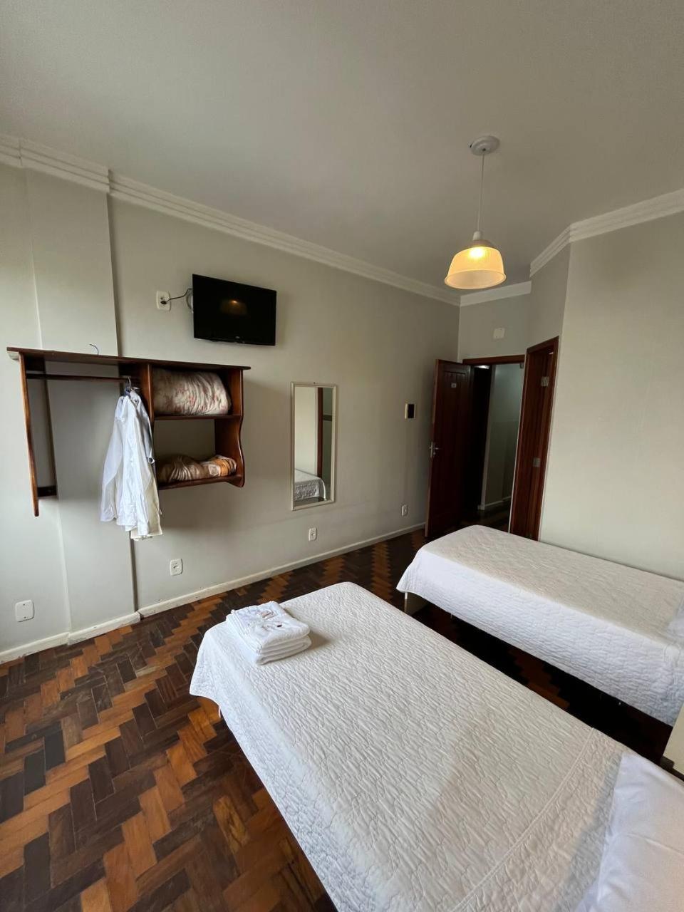 Twin Room - Photo 2
