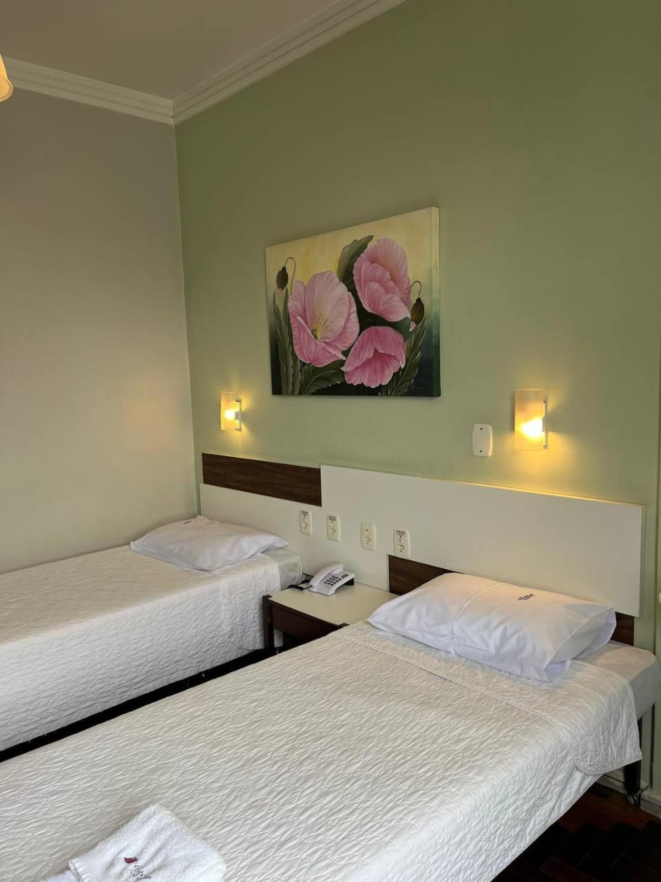 Twin Room - Photo 1