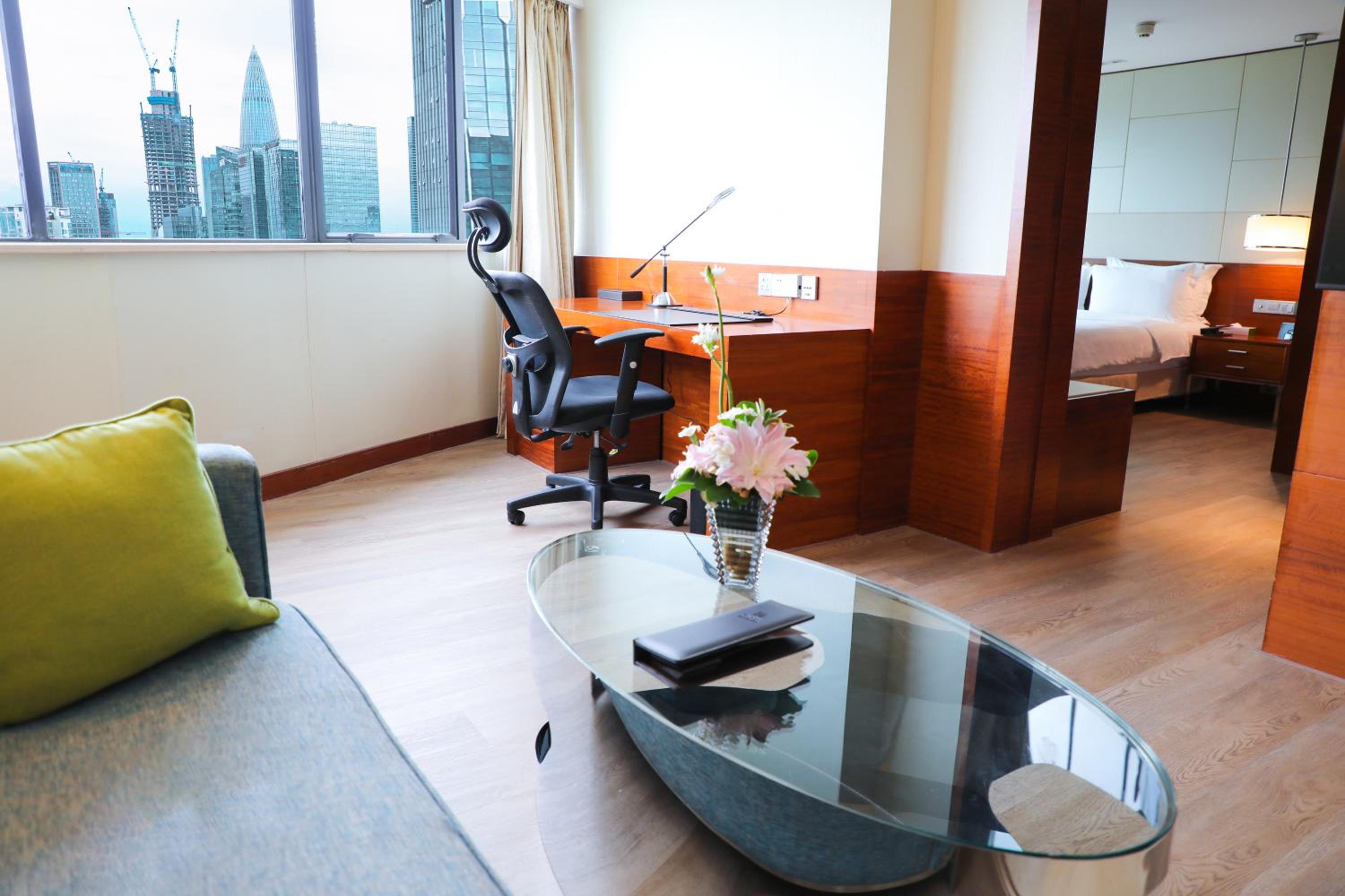 Suite - Photo 4