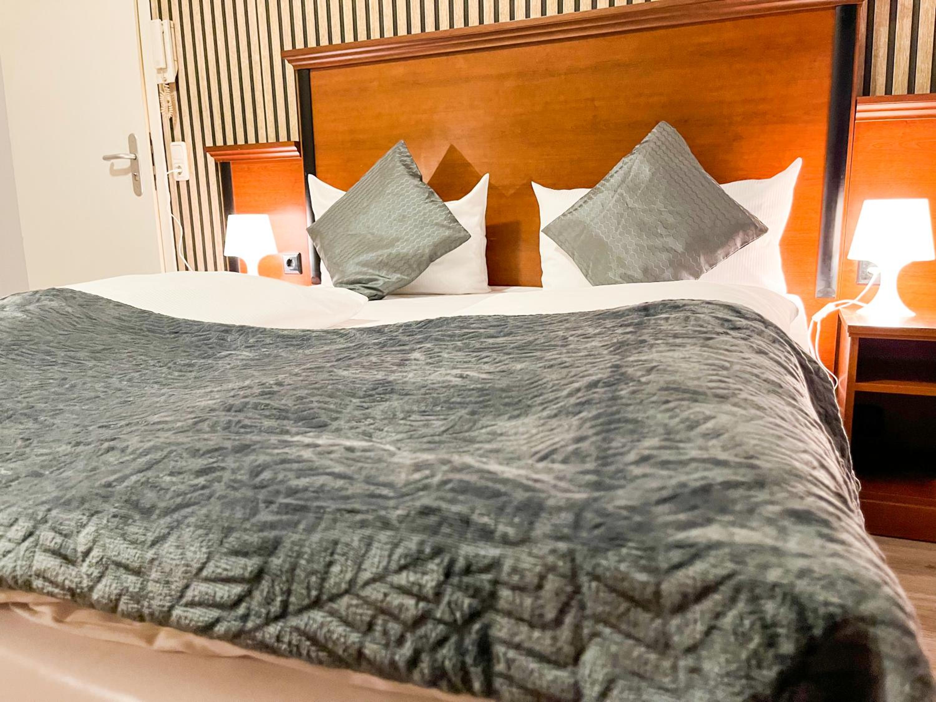 Double or Twin Room - Photo 11