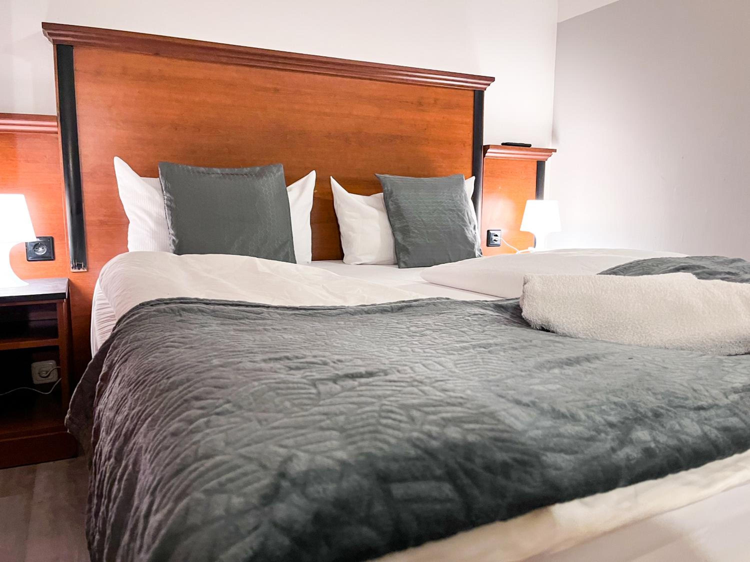 Double or Twin Room - Photo 5