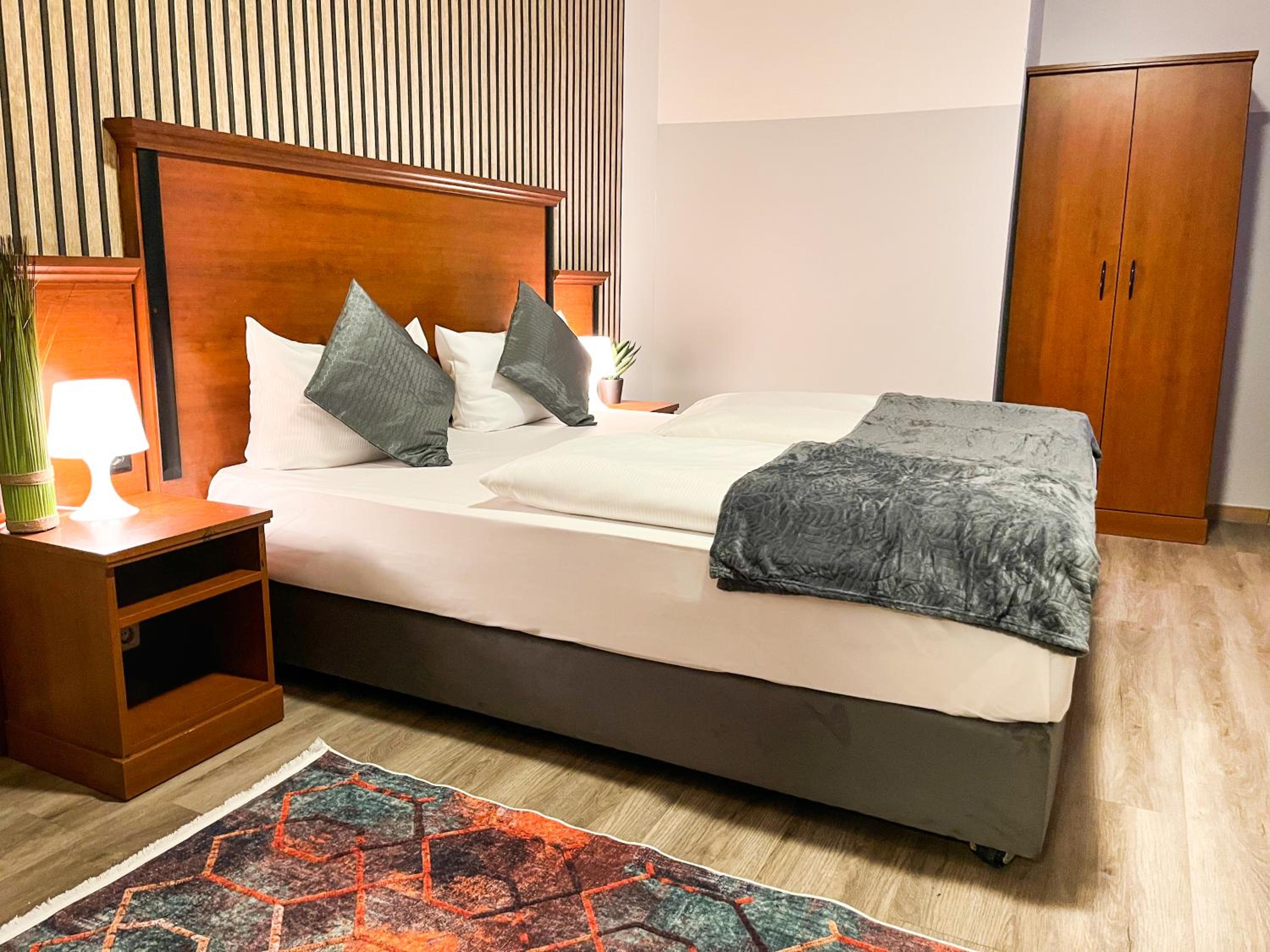 Double or Twin Room - Photo 4