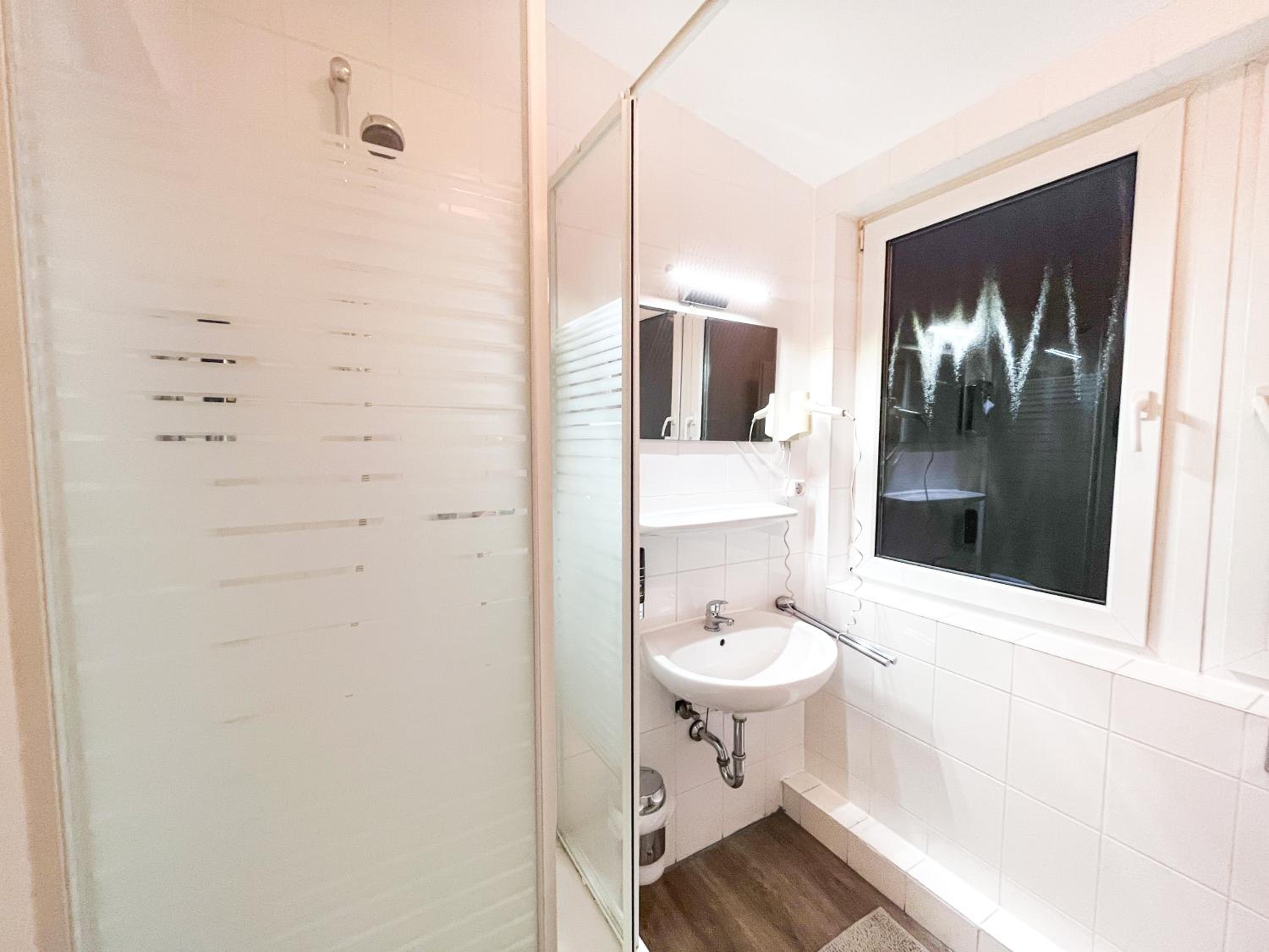 Double or Twin Room - Photo 12
