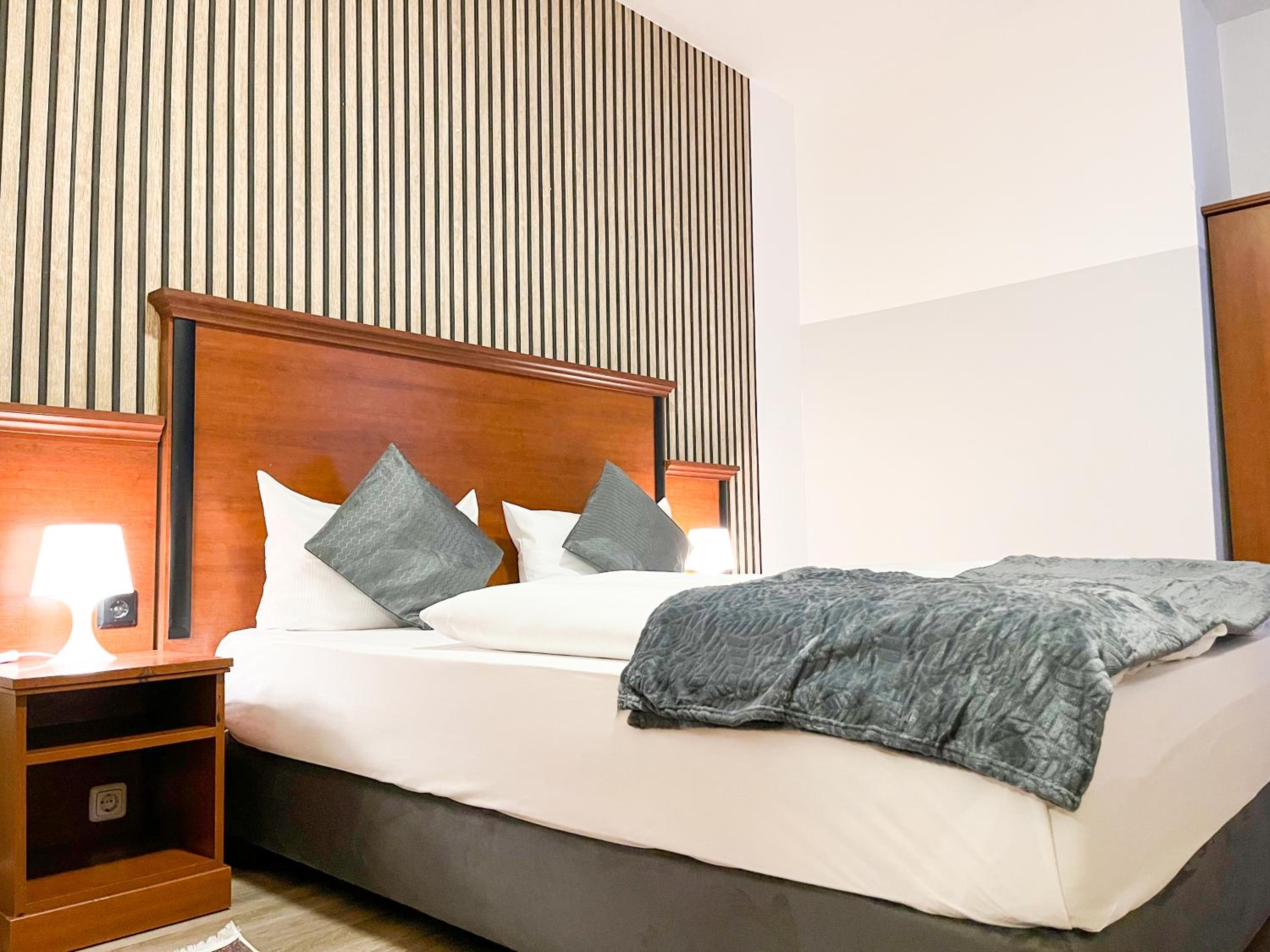 Double or Twin Room - Photo 6