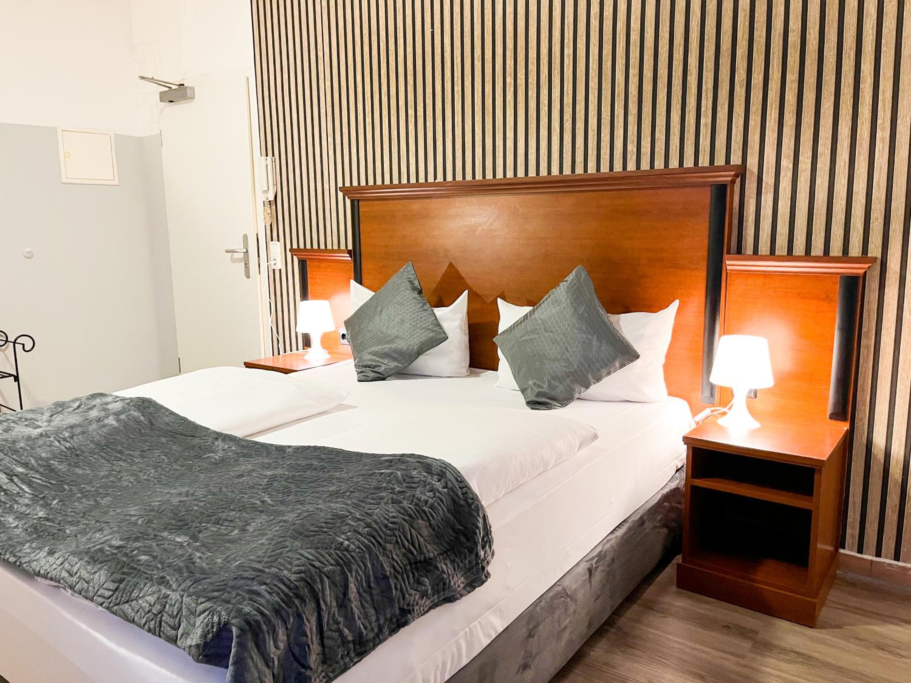 Double or Twin Room - Photo 2