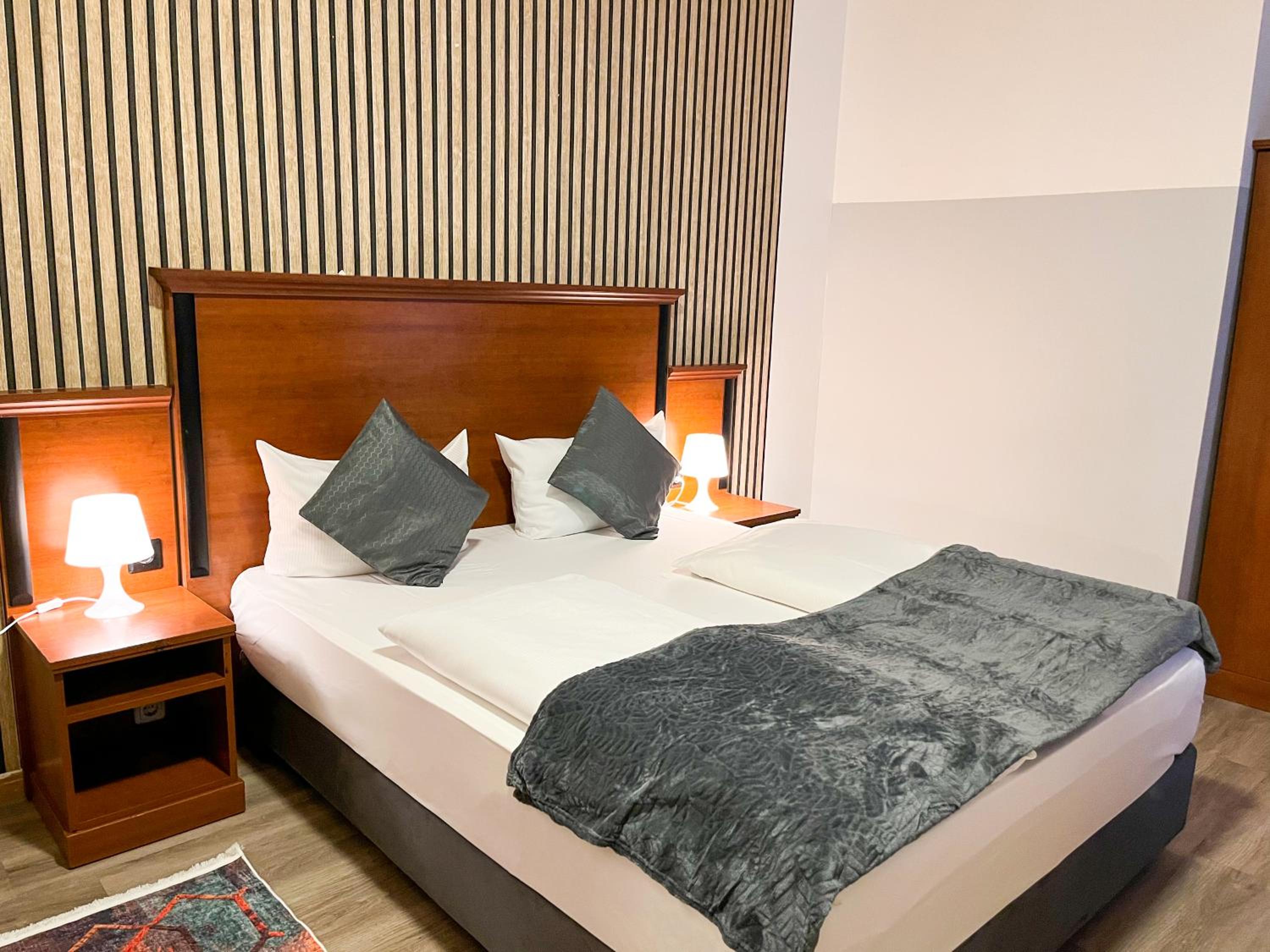 Double or Twin Room - Photo 3