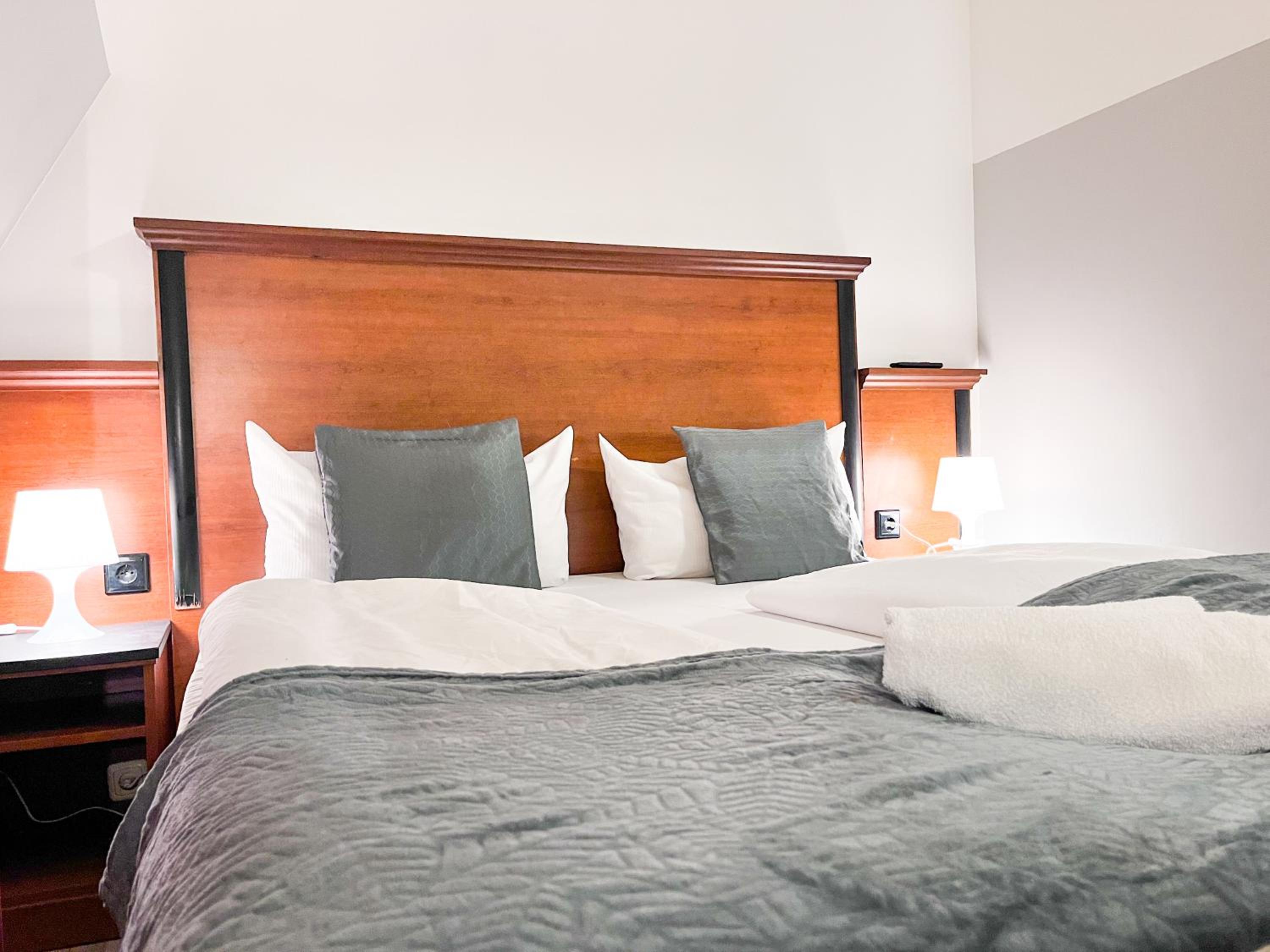 Double or Twin Room - Photo 8