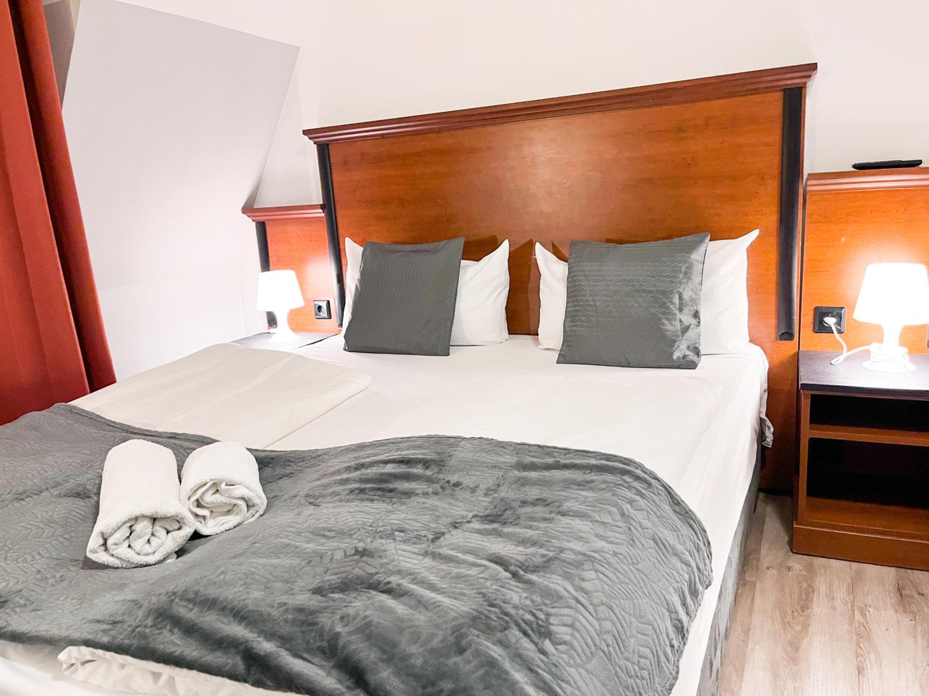 Double or Twin Room - Photo 10