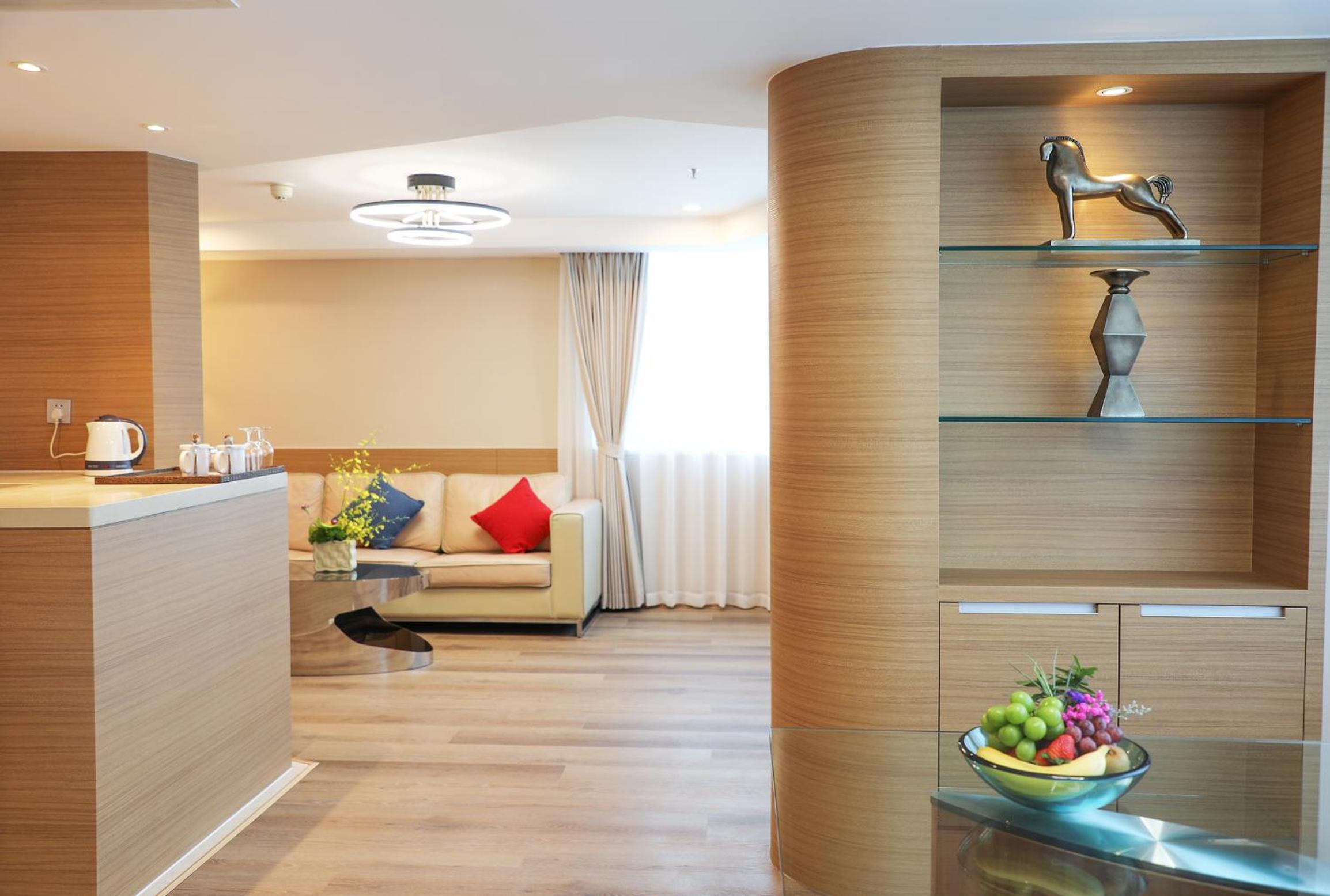 One-Bedroom Suite - Photo 4
