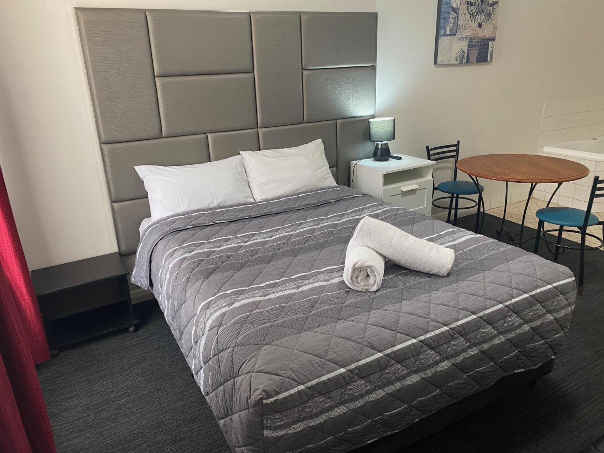 Standard Double Room with Spa Bath photo 3