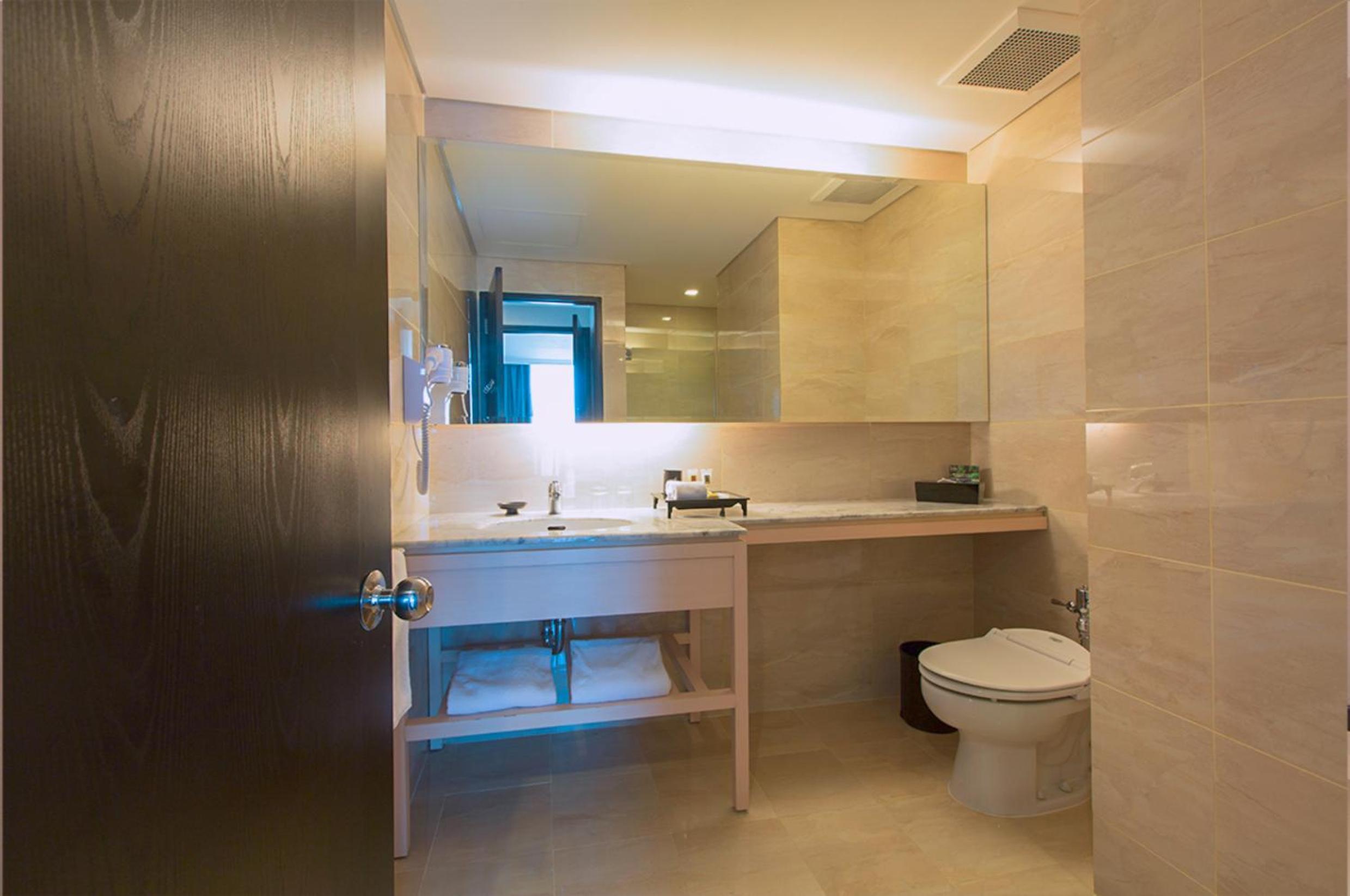 Two-Bedroom Deluxe Suite - Photo 2