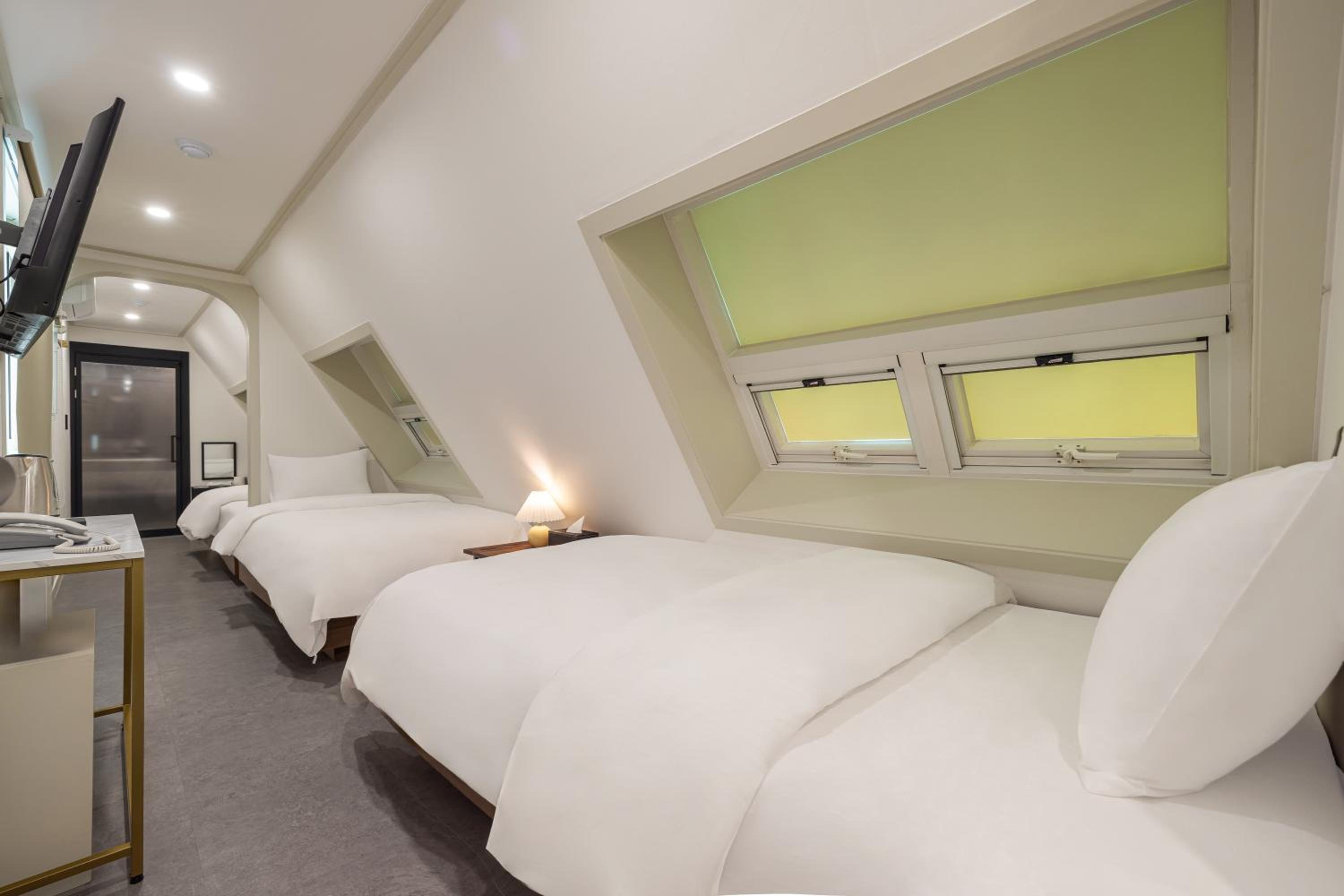Suite - Photo 2