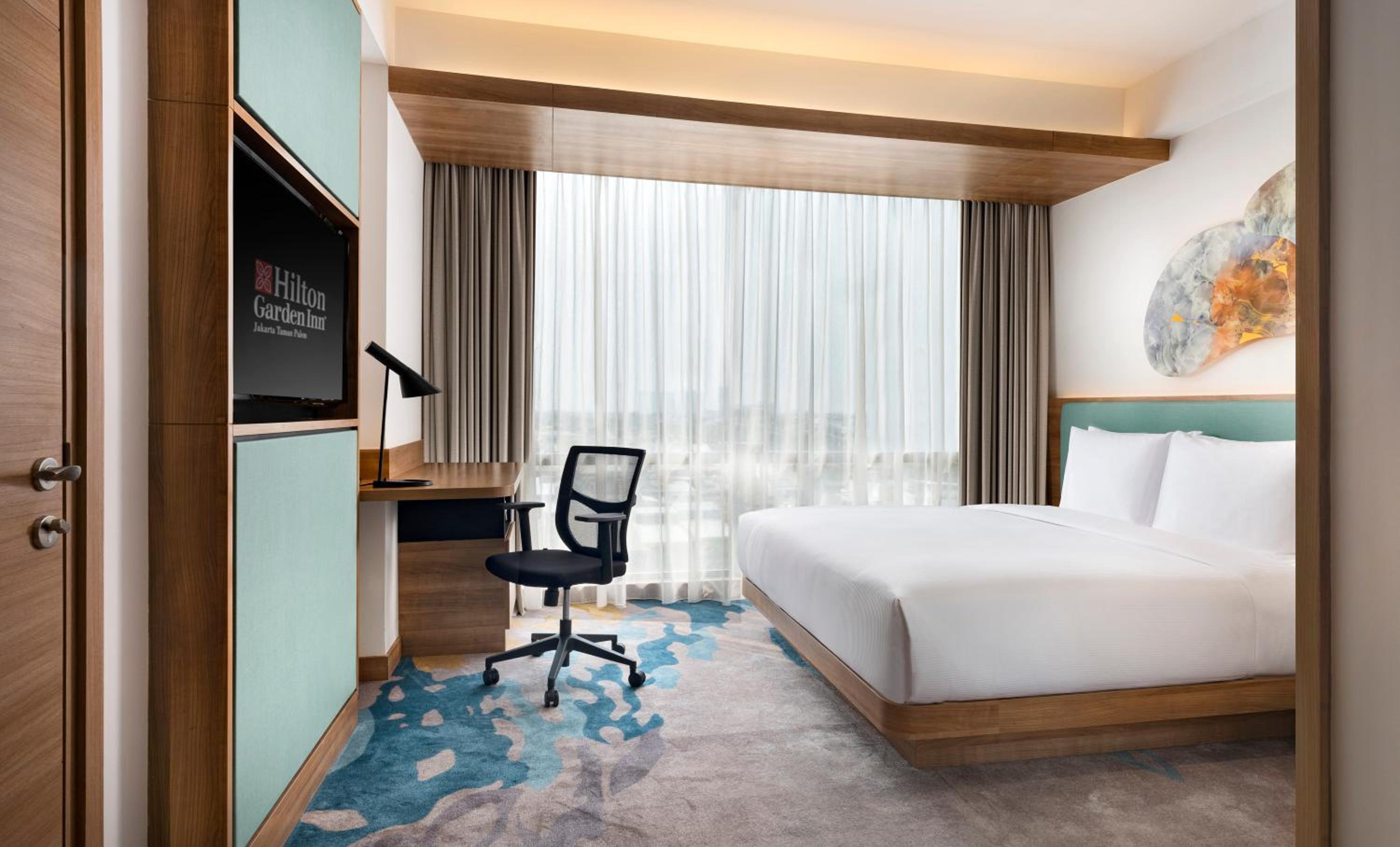 King Room - Mobility Accessible  - Photo 2