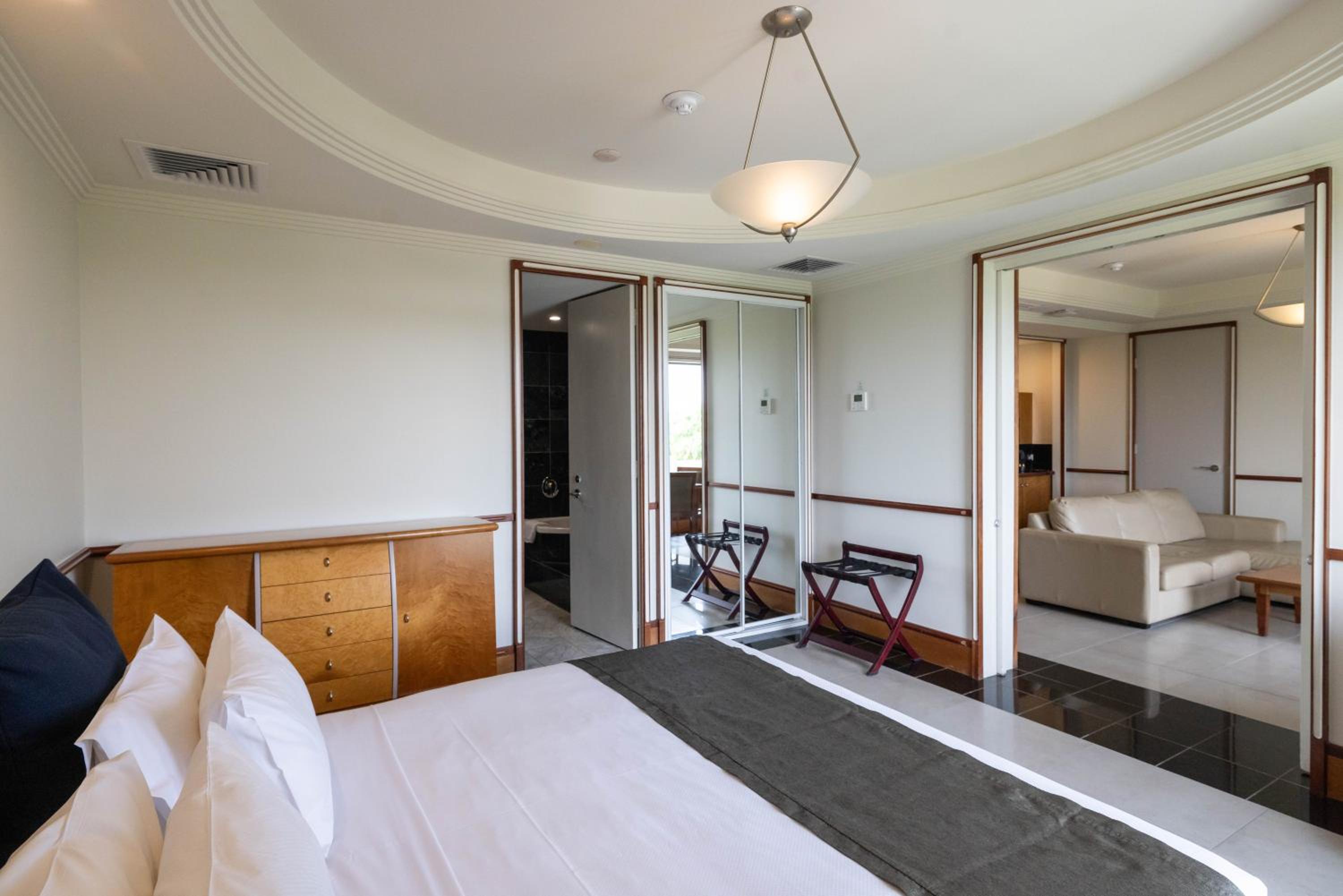 One-Bedroom Suite - Photo 14