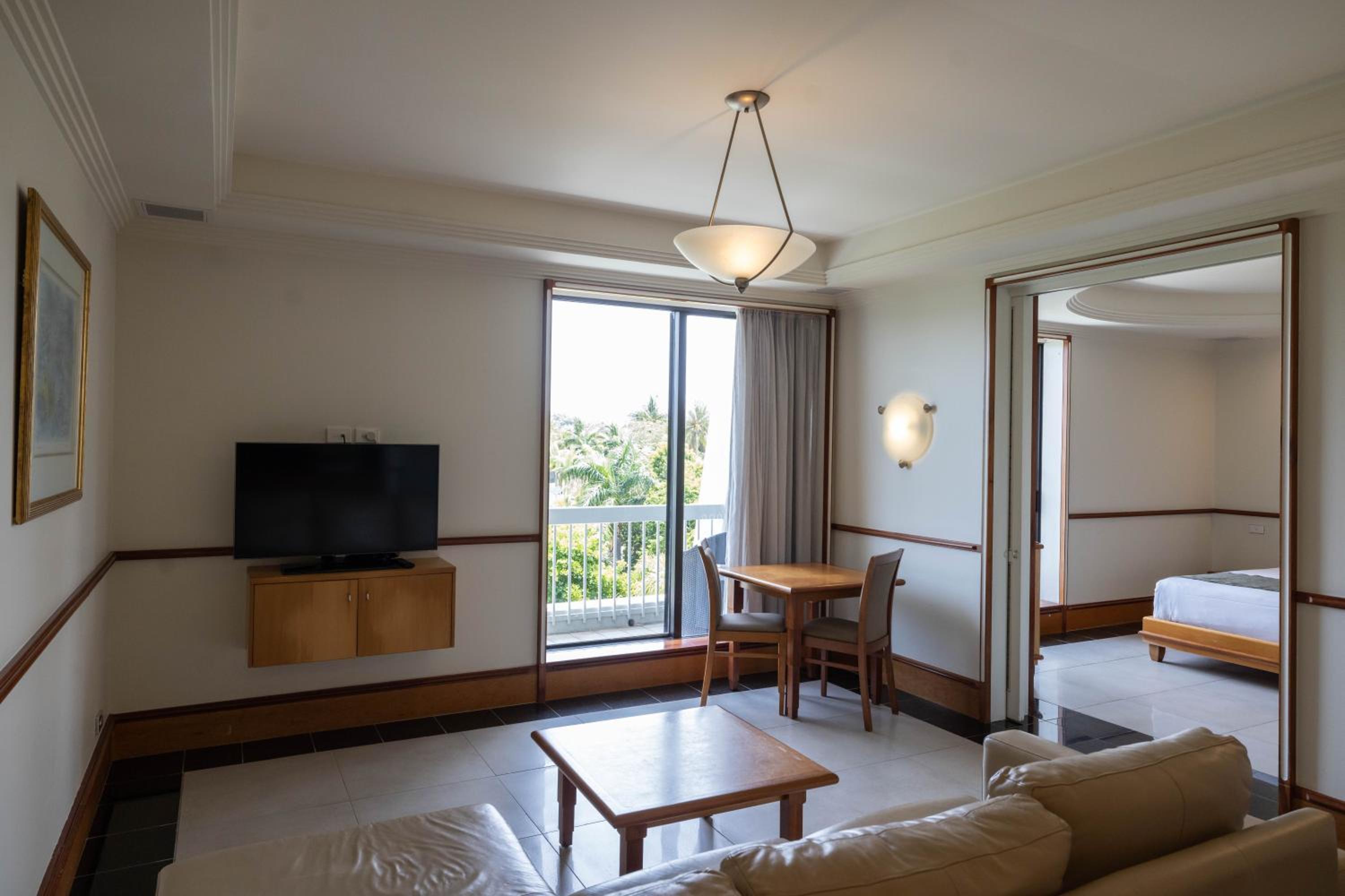 One-Bedroom Suite - Photo 15