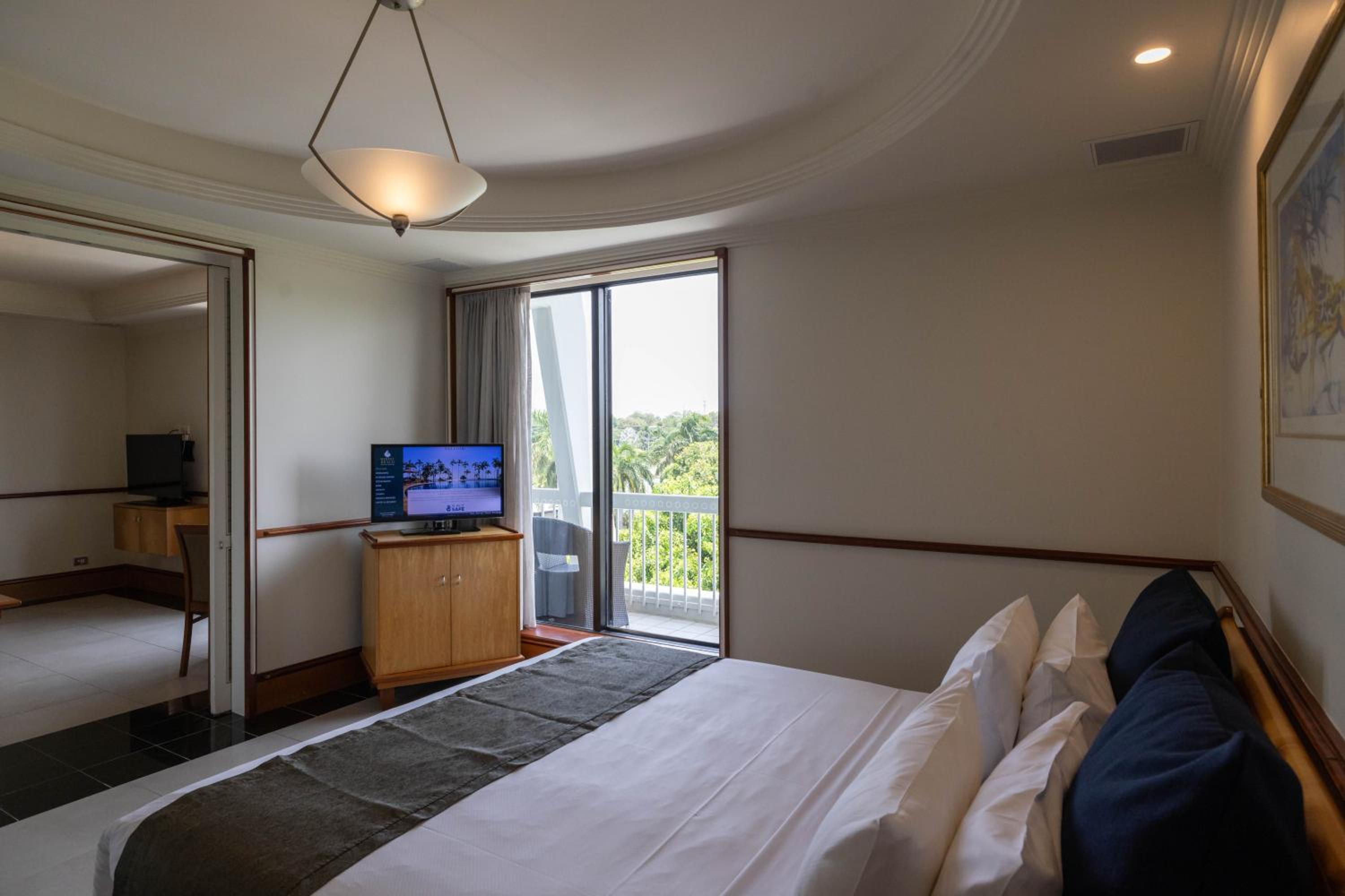 One-Bedroom Suite - Photo 13