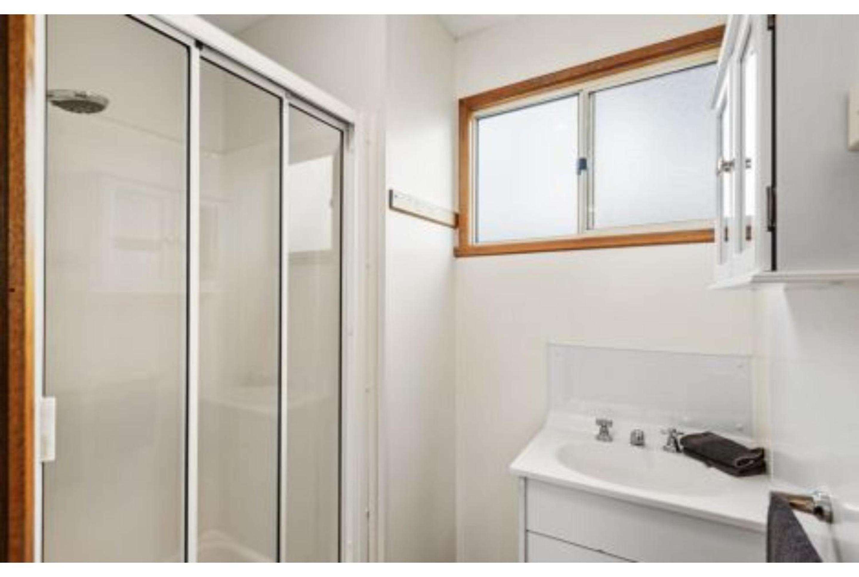 Standard Cottage - Sleeps 6 photo 3