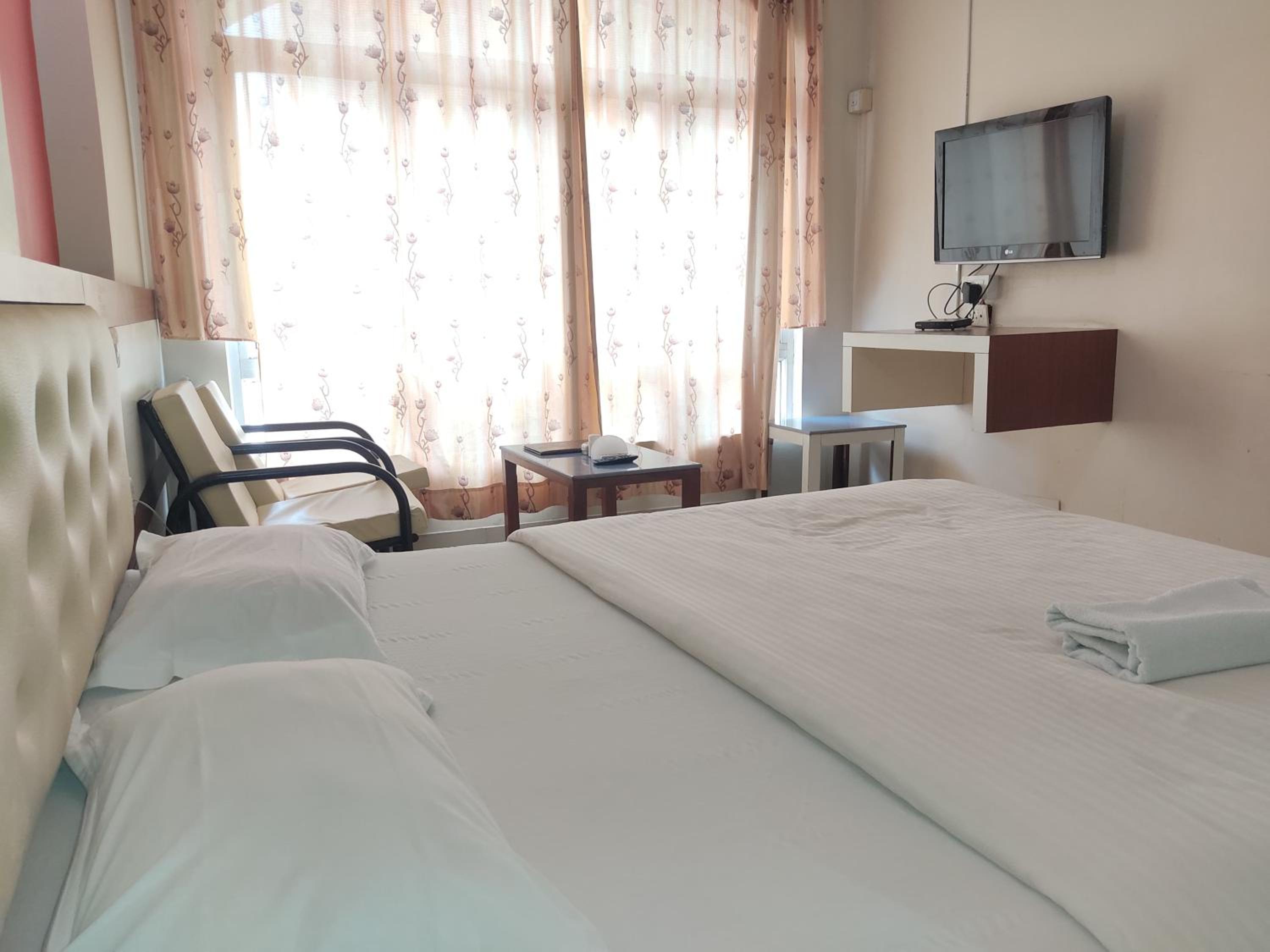 Deluxe Double Room - Photo 8