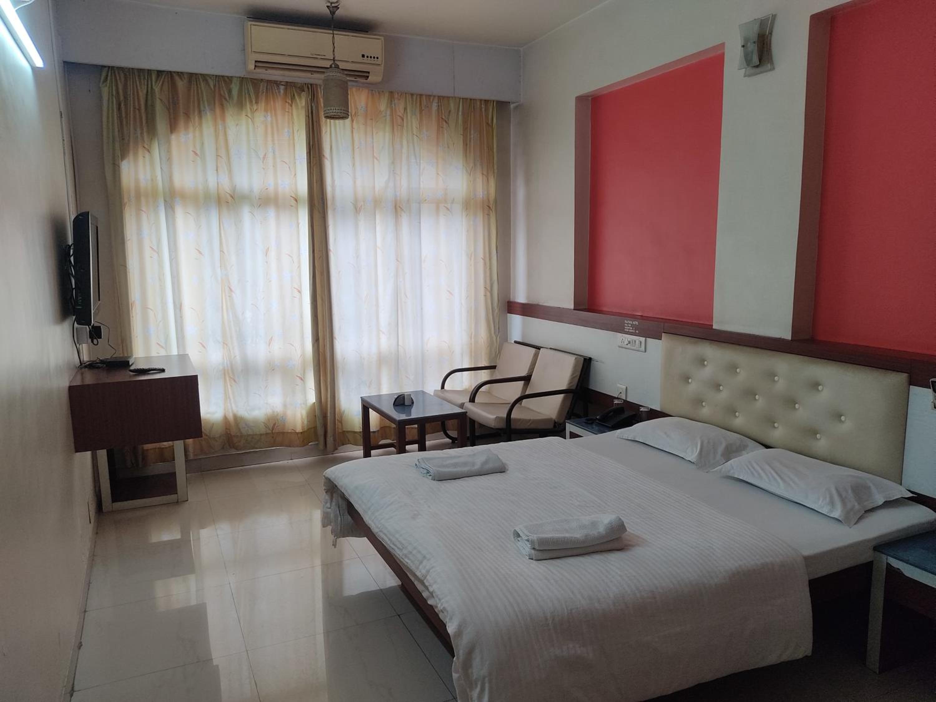 Deluxe Double Room - Photo 9
