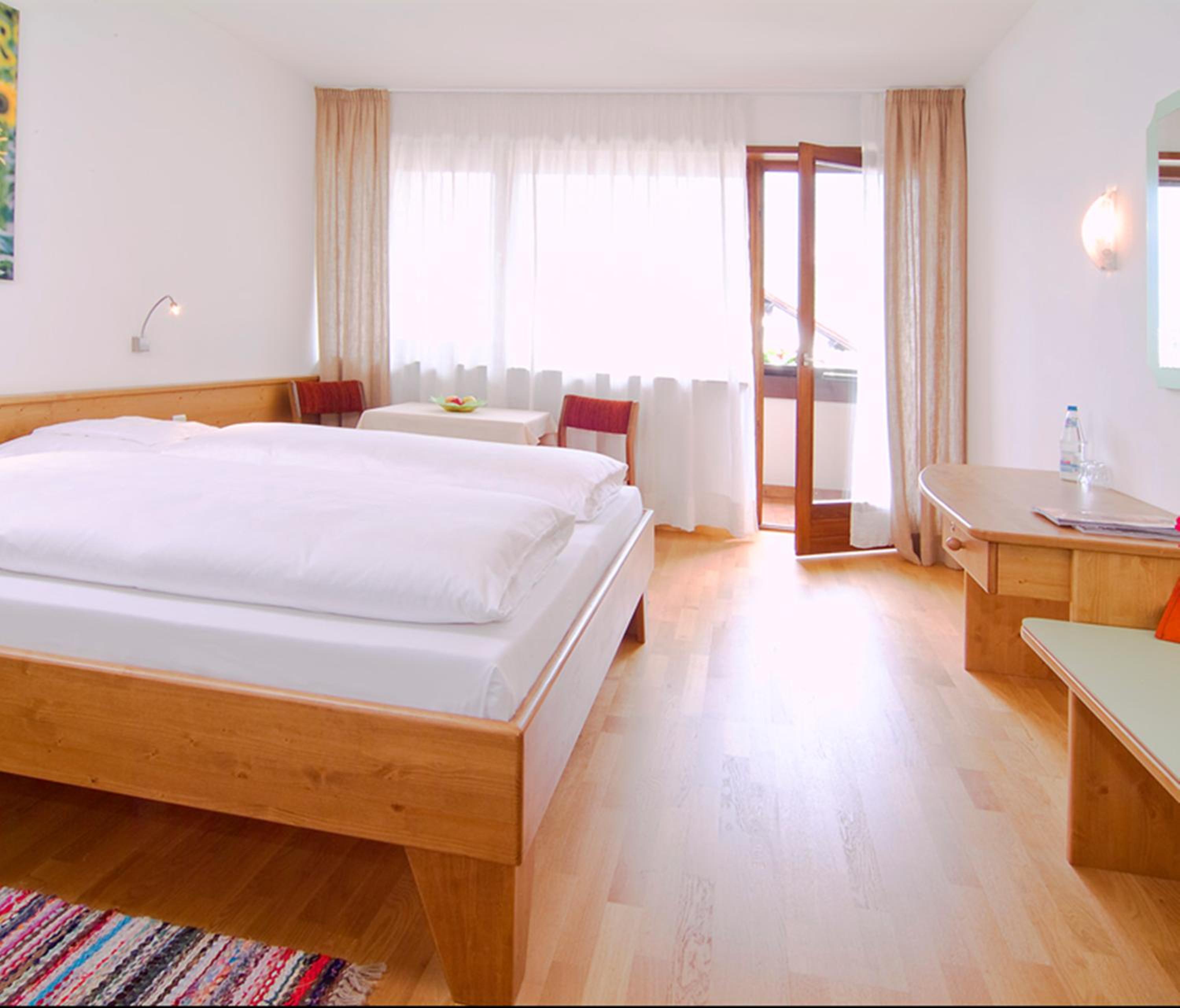 Economy Double Room - Photo 10