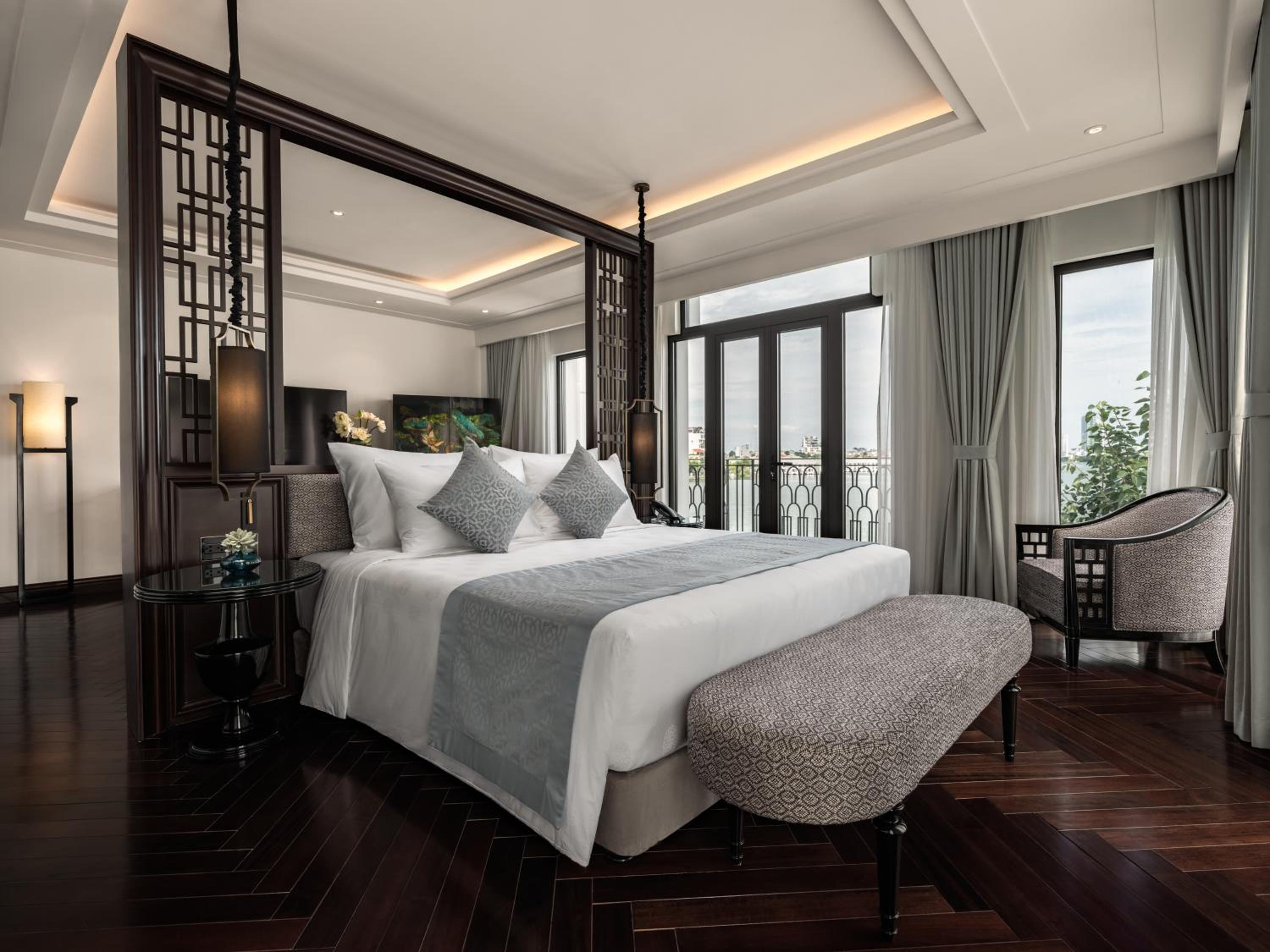 Lake Front Corner Suite