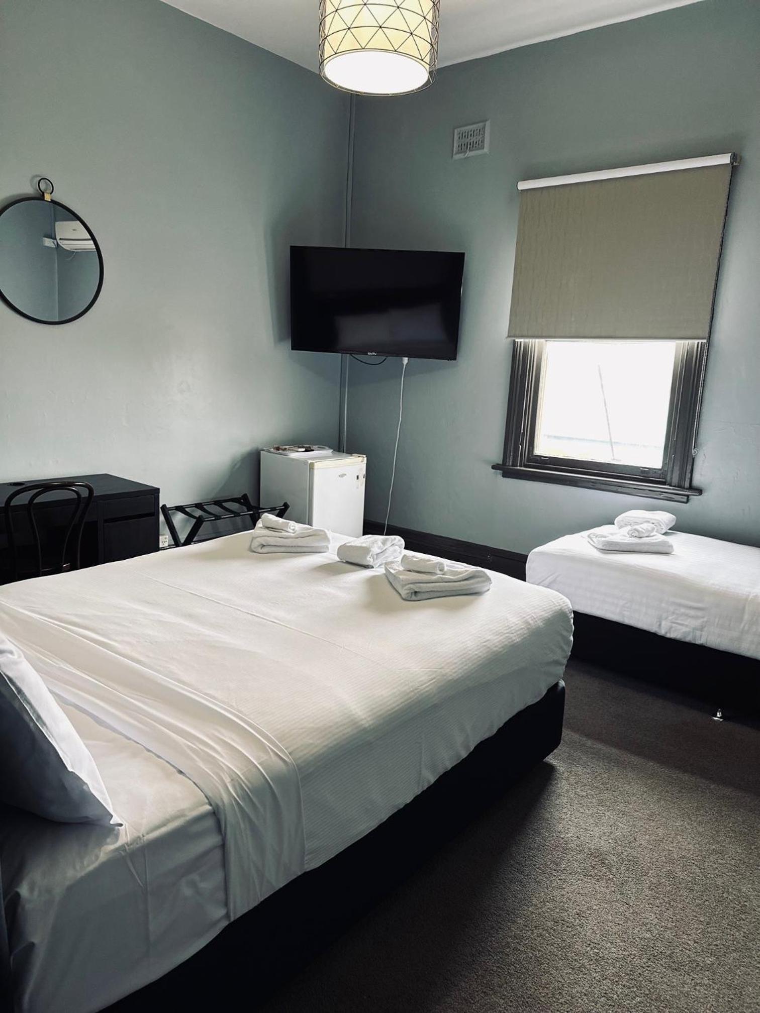 Basic Triple Room photo 3