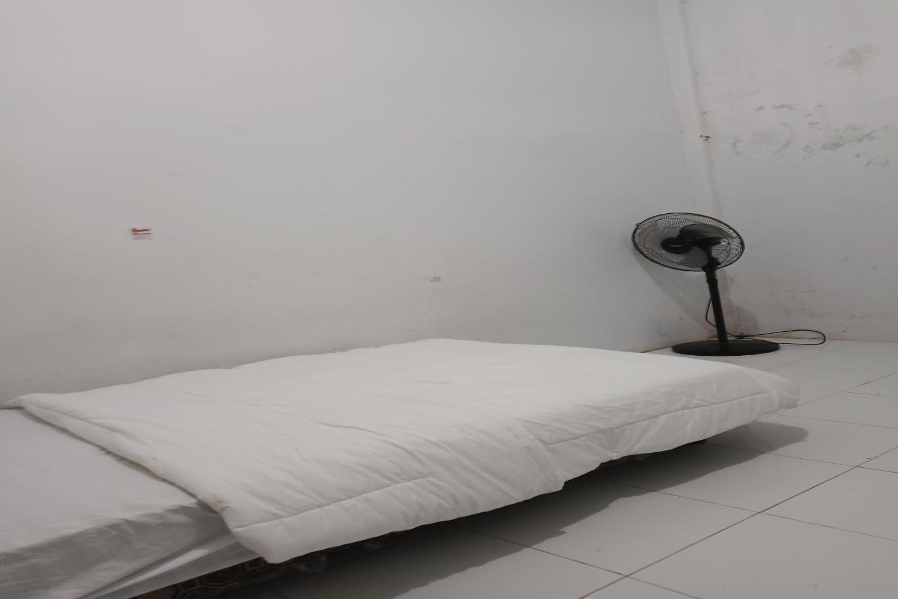 Budget Double Room - Photo 14