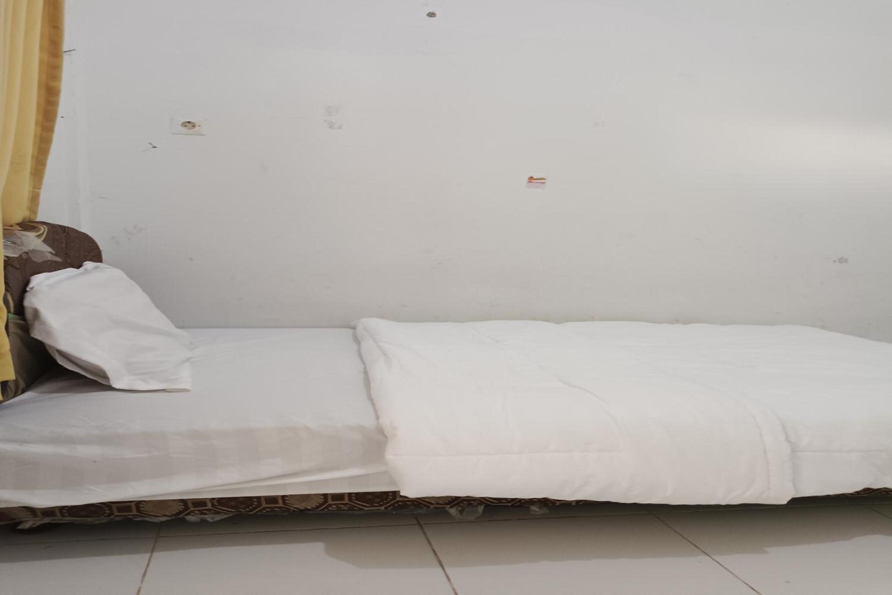 Budget Double Room - Photo 16