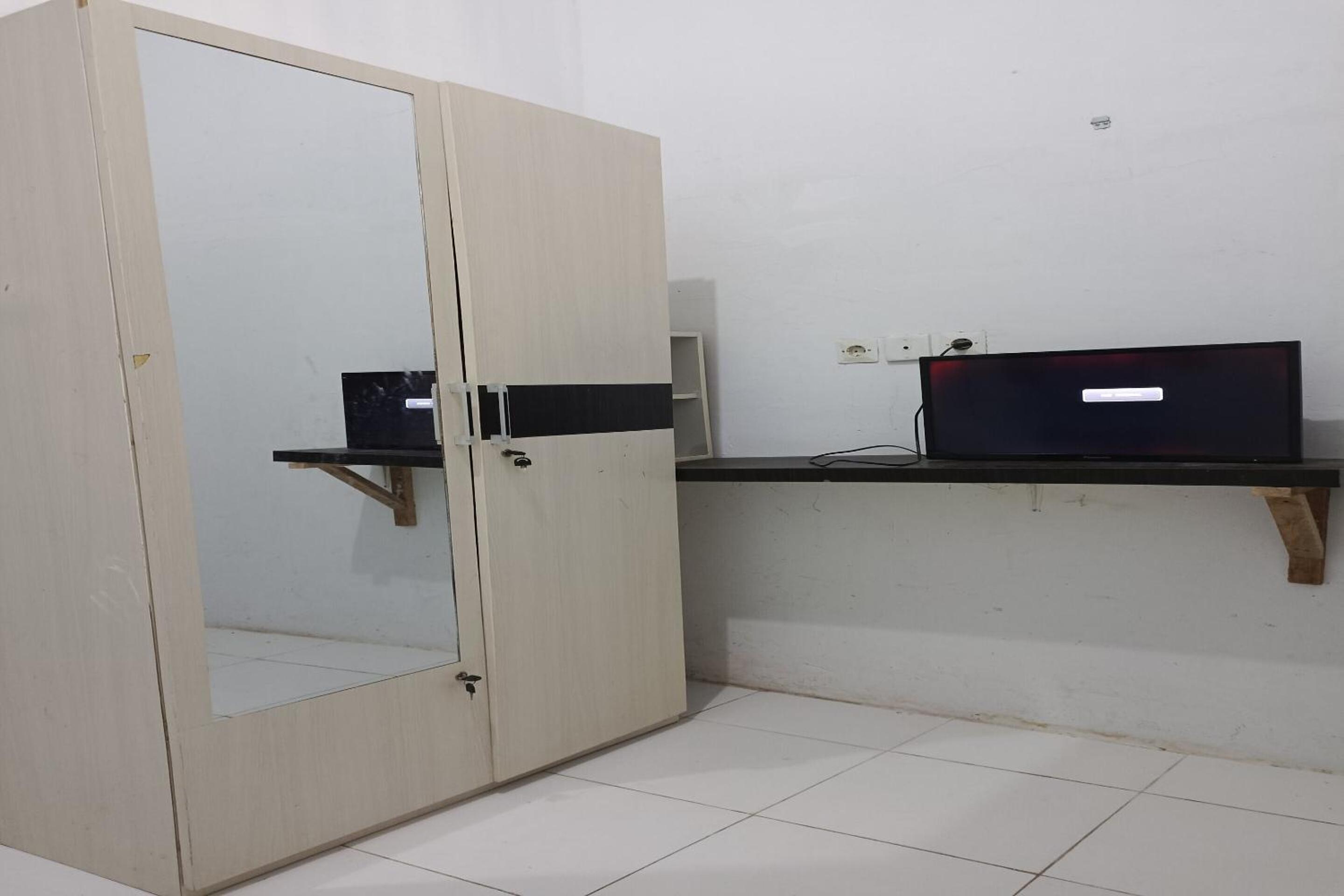 Budget Double Room - Photo 17