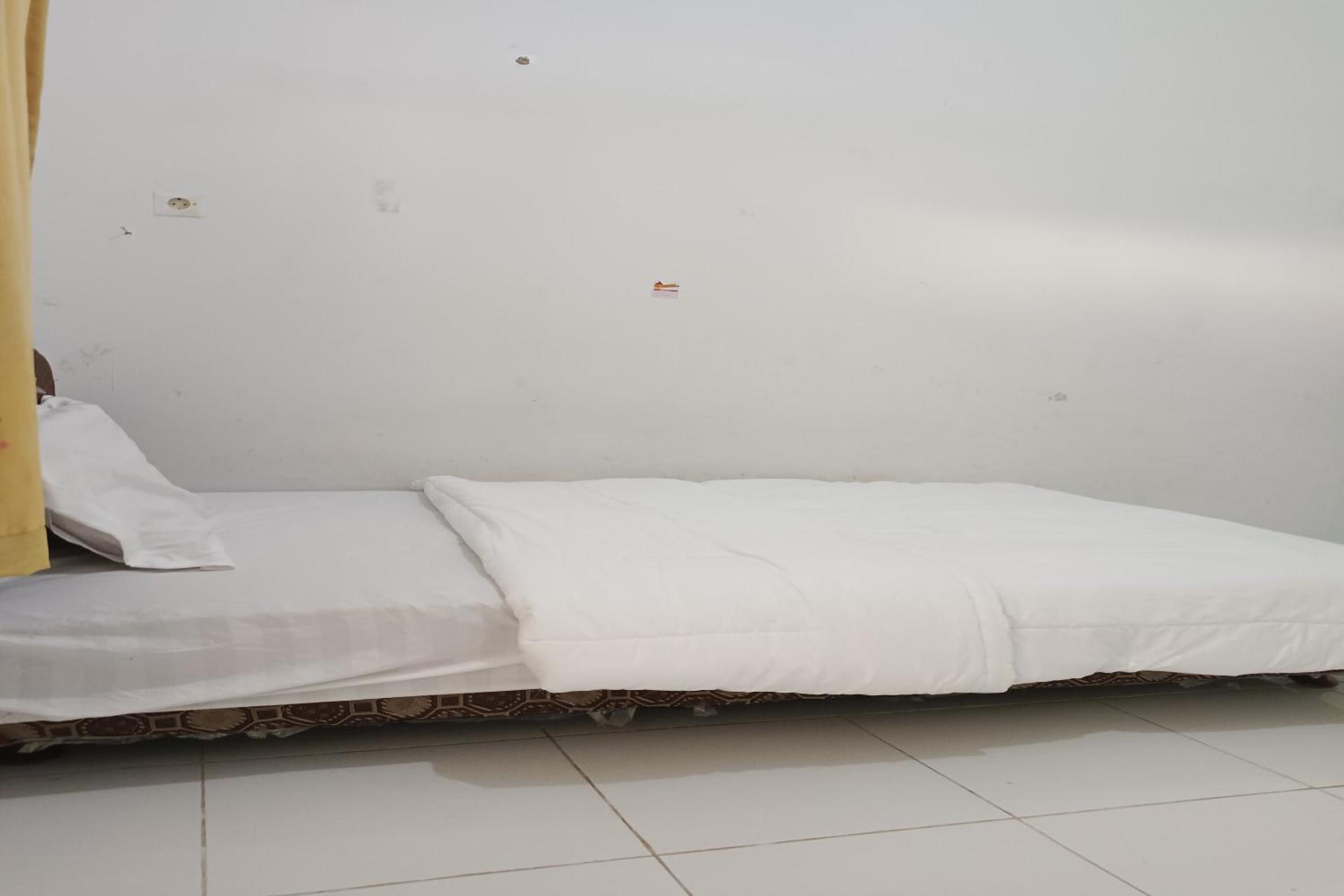 Budget Double Room - Photo 7