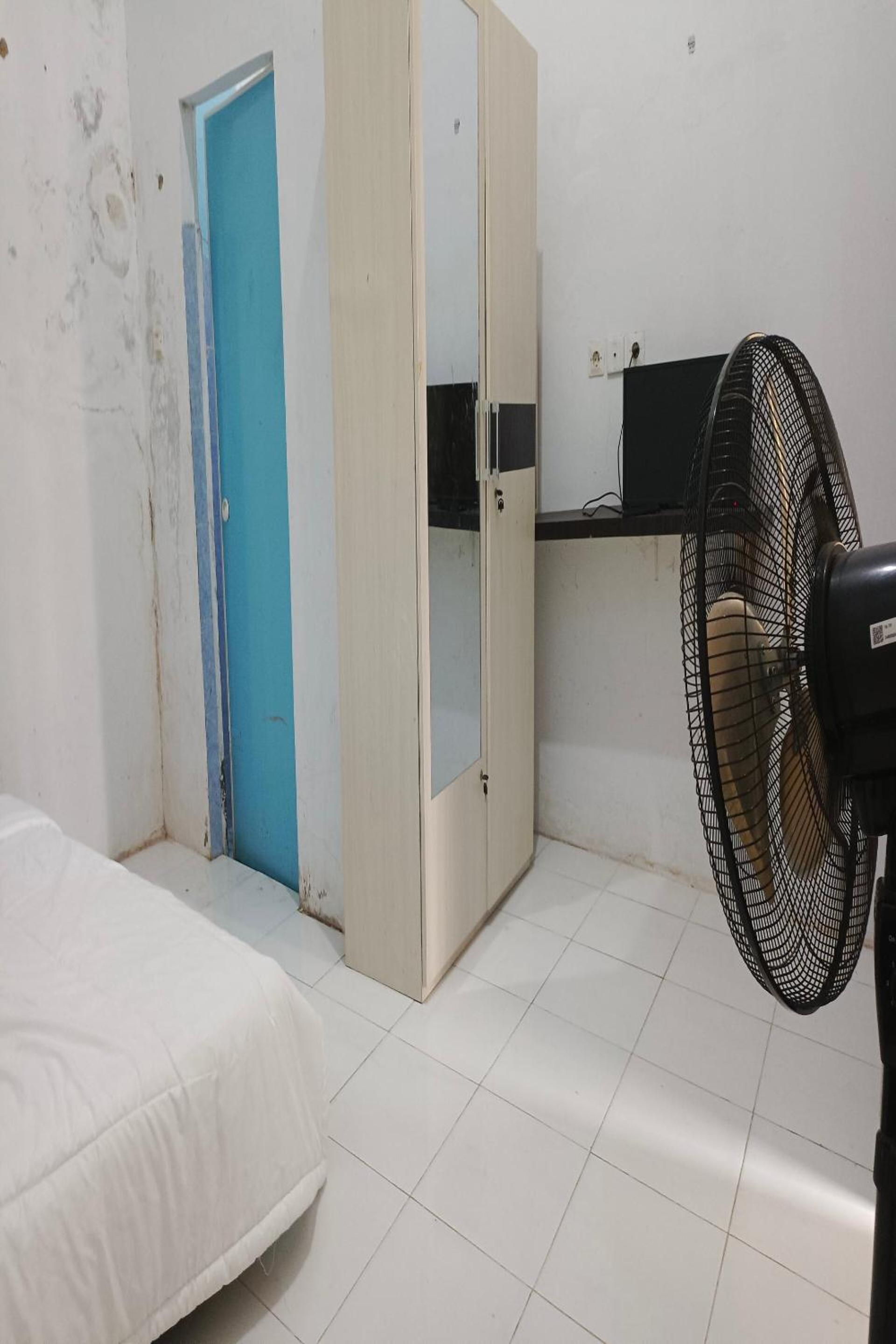 Budget Double Room - Photo 18