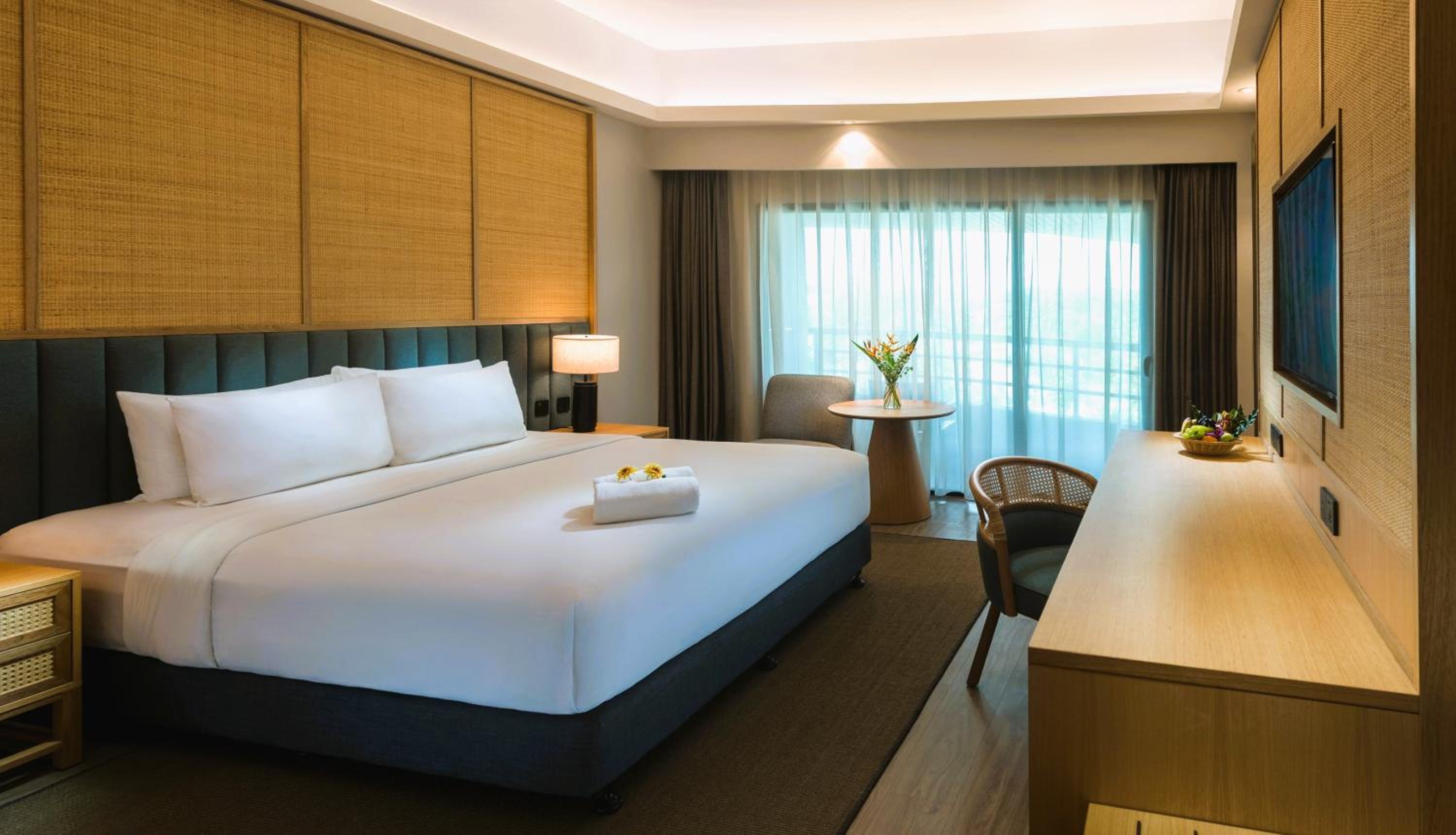 Deluxe King Room - Photo 5