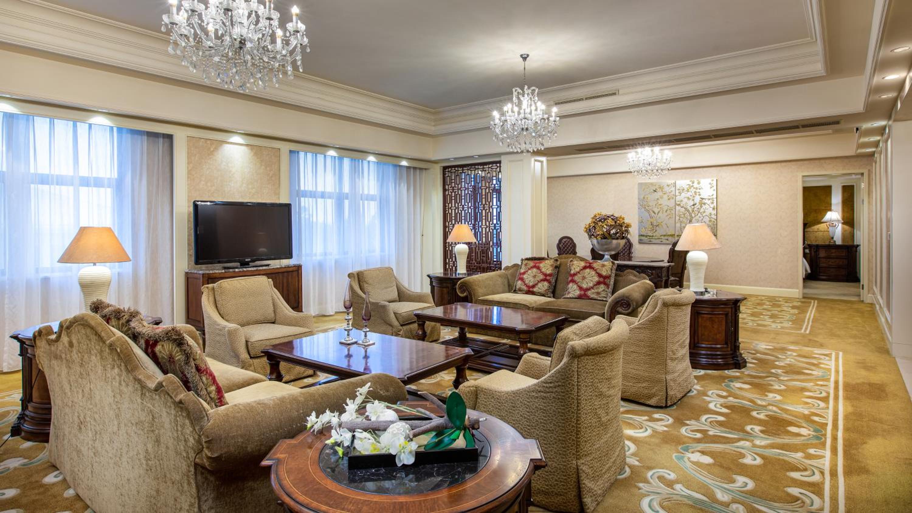 Two-Bedroom Suite with One King and Two Twin Beds - Smoking photo 2