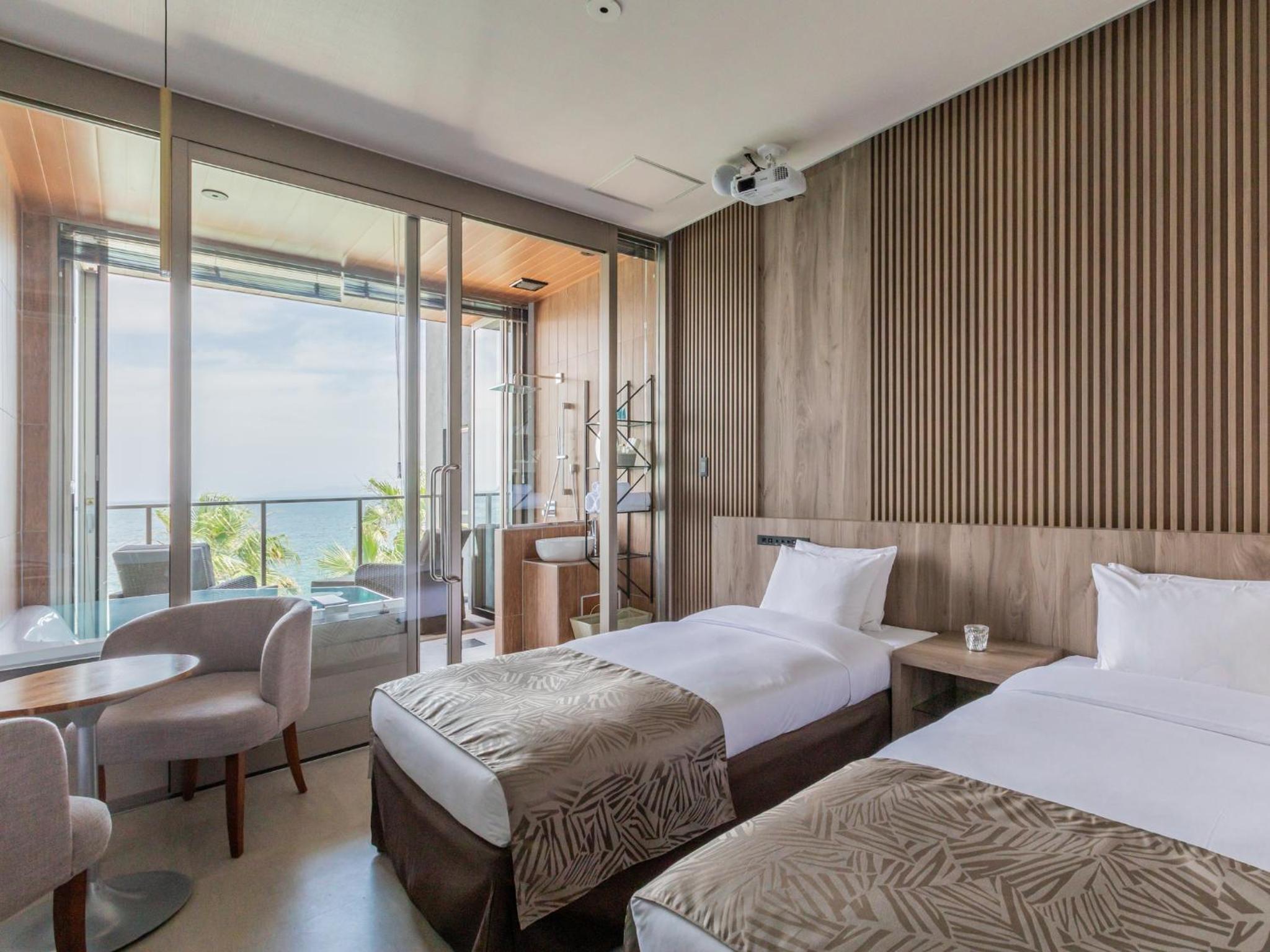 Superior Twin Room with Sea View photo 1