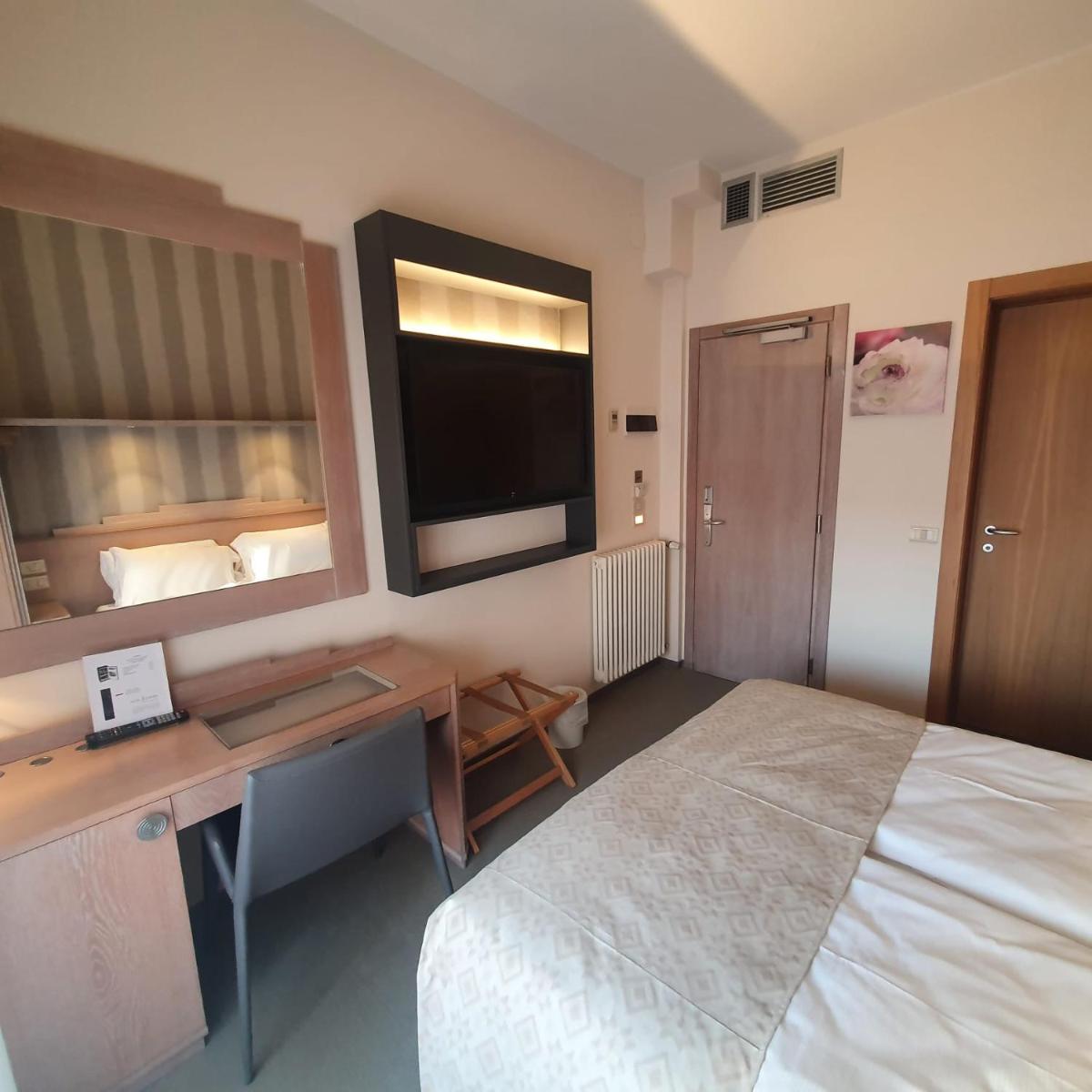 Small Double Room photo 1