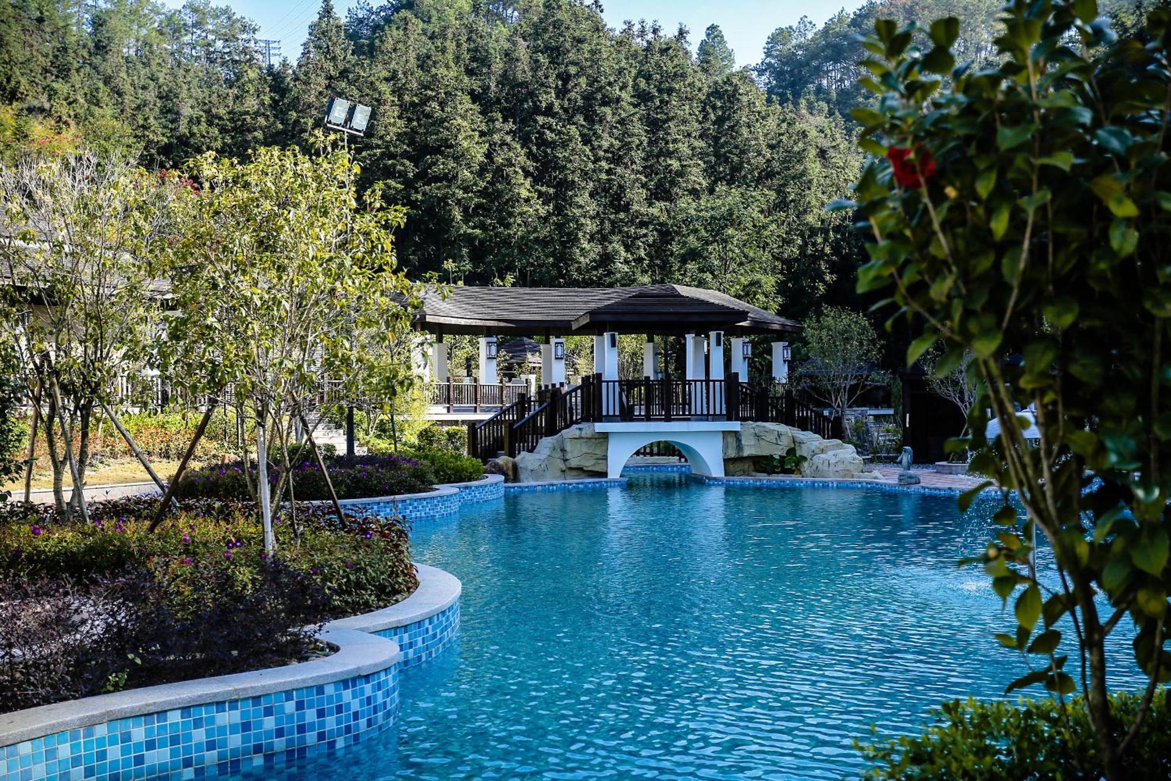 Deluxe Twin Room with Lake View photo 3