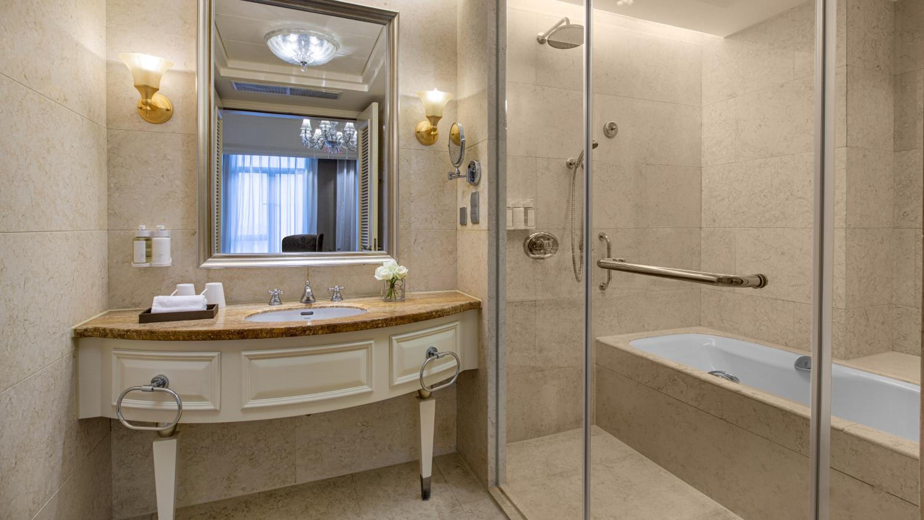 One-Bedroom Suite photo 2
