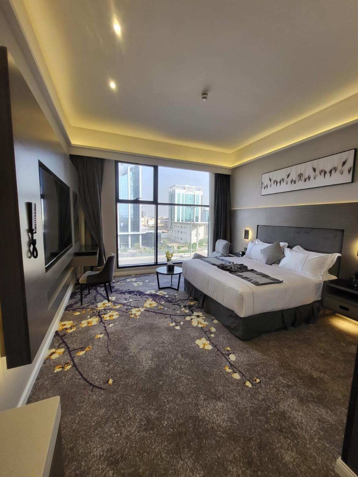 Deluxe King Room photo 3
